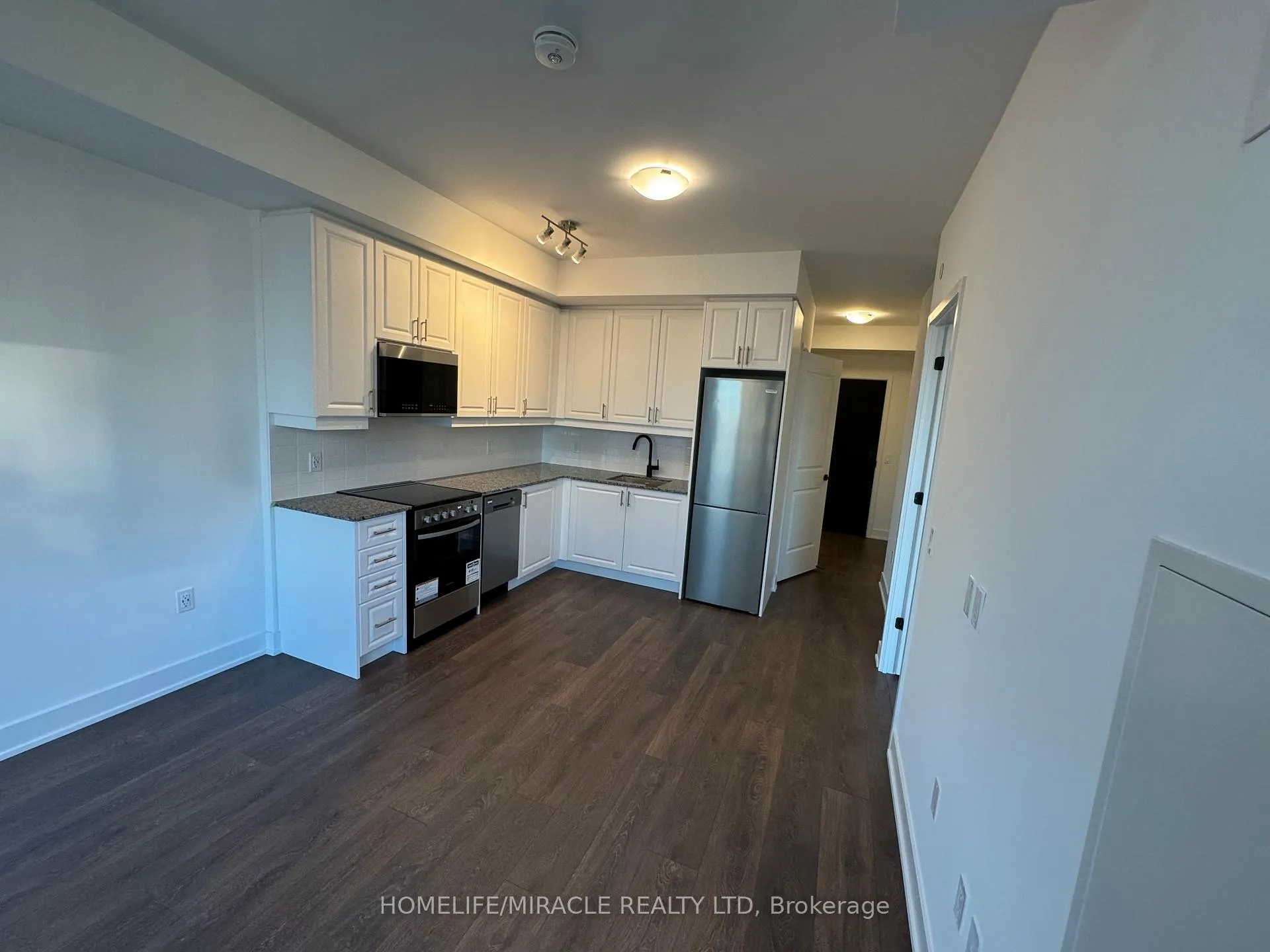 Photo 6 of Unit 407, 2343 Khalsa Gate, Oakville, Westmount — HOMEH
