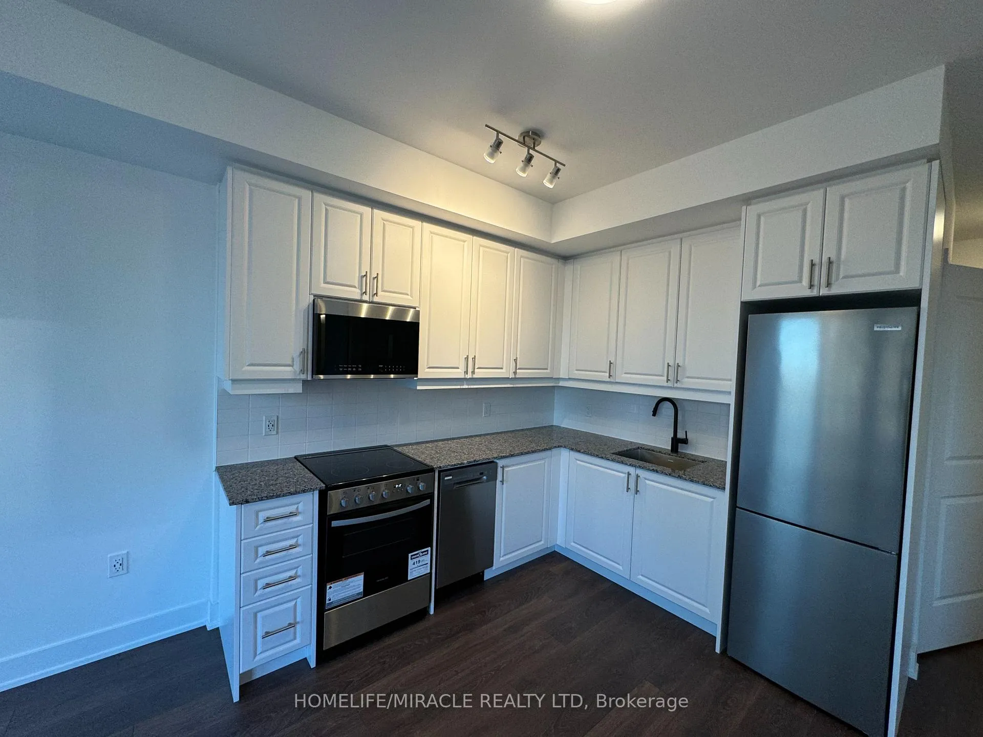 Photo 7 of Unit 407, 2343 Khalsa Gate, Oakville, Westmount — HOMEH