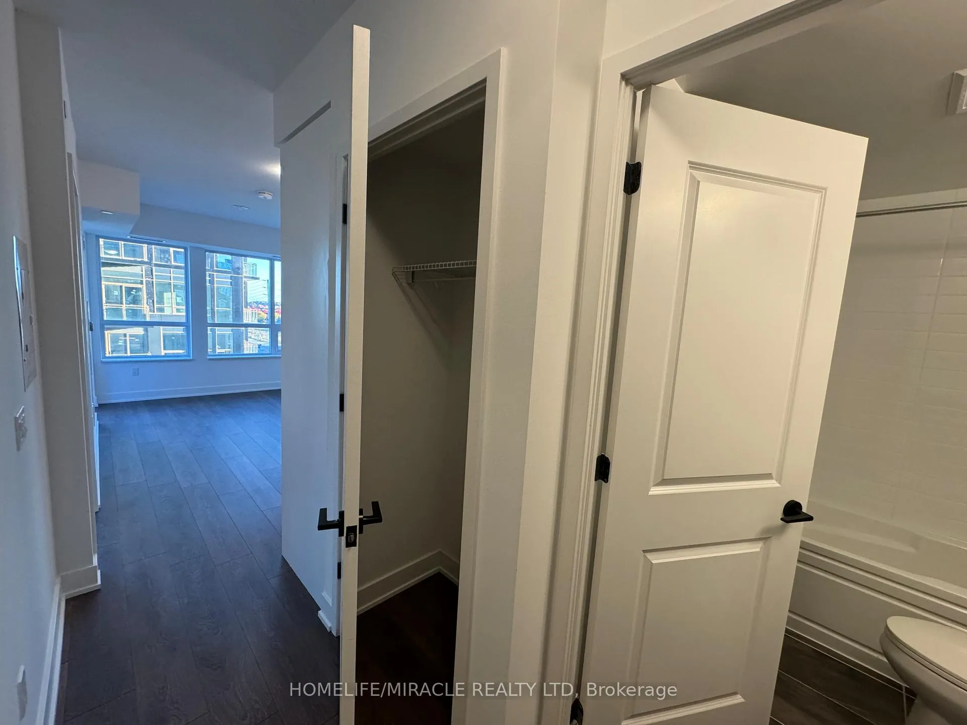 Photo 9 of Unit 407, 2343 Khalsa Gate, Oakville, Westmount — HOMEH
