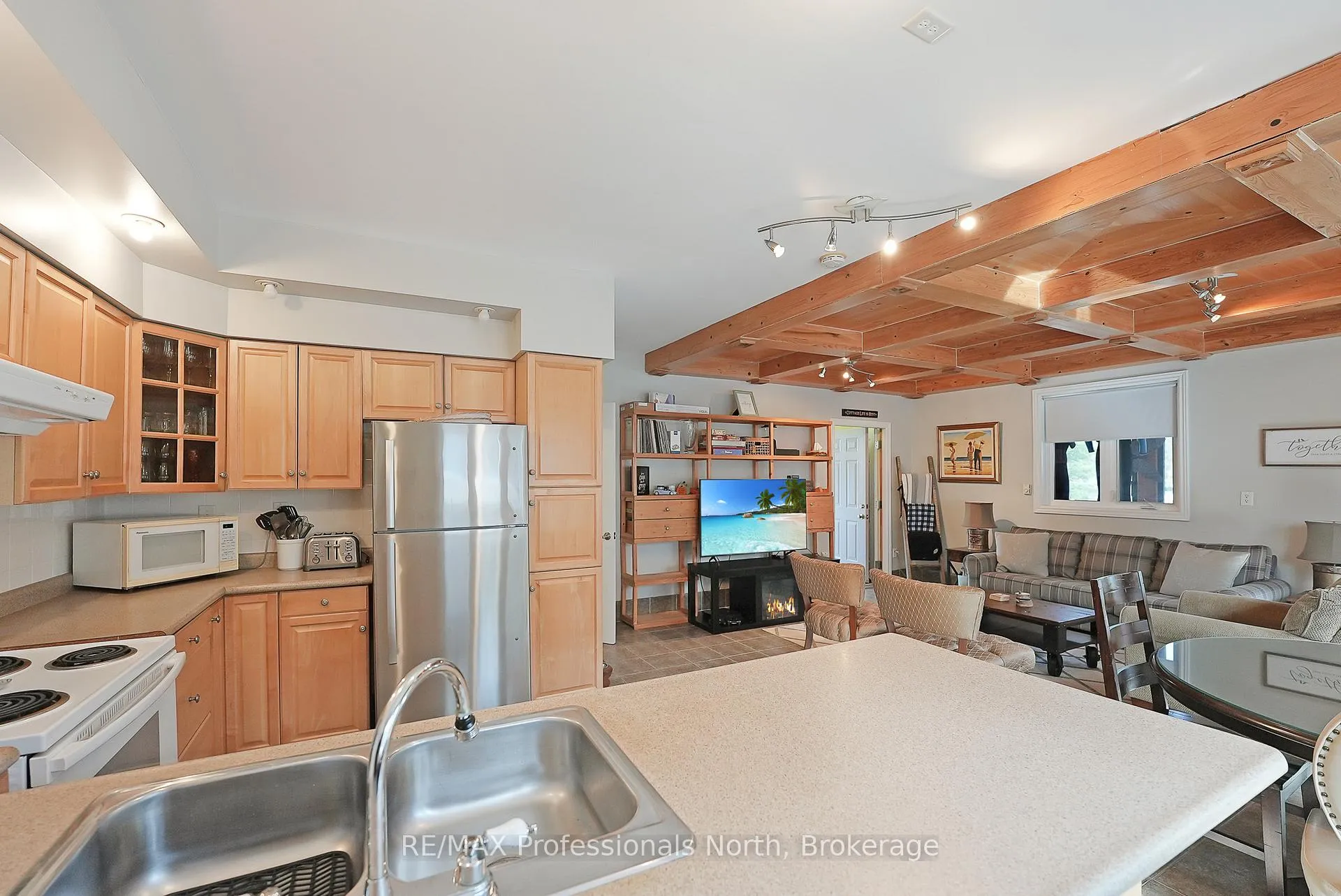Photo 10 of 1008 Cherokee Trail, Algonquin Highlands, Stanhope — HOMEH