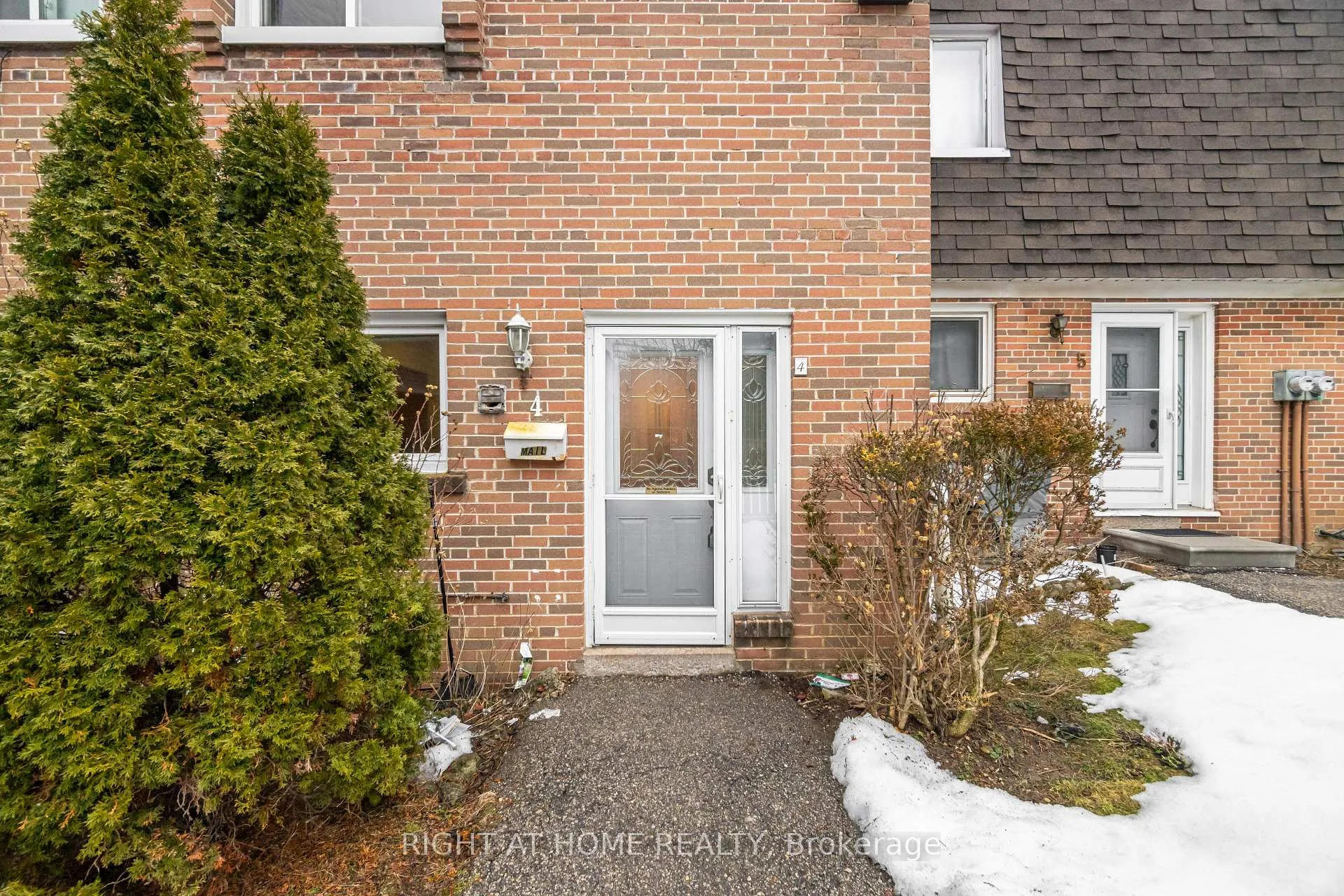 Front of Unit 4, 415 Silverstone Drive
