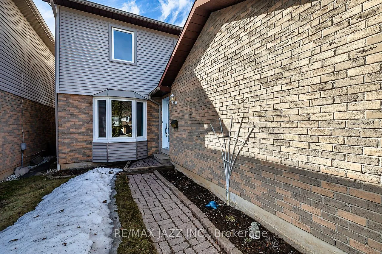 Photo 3 of 110 Ribblesdale Drive, Whitby, Pringle Creek — HOMEH