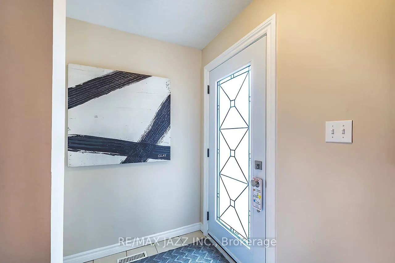 Photo 5 of 110 Ribblesdale Drive, Whitby, Pringle Creek — HOMEH