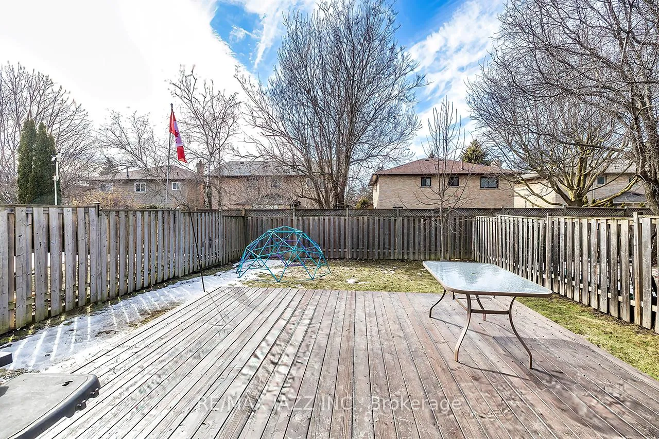 Photo 35 of 110 Ribblesdale Drive, Whitby, Pringle Creek — HOMEH