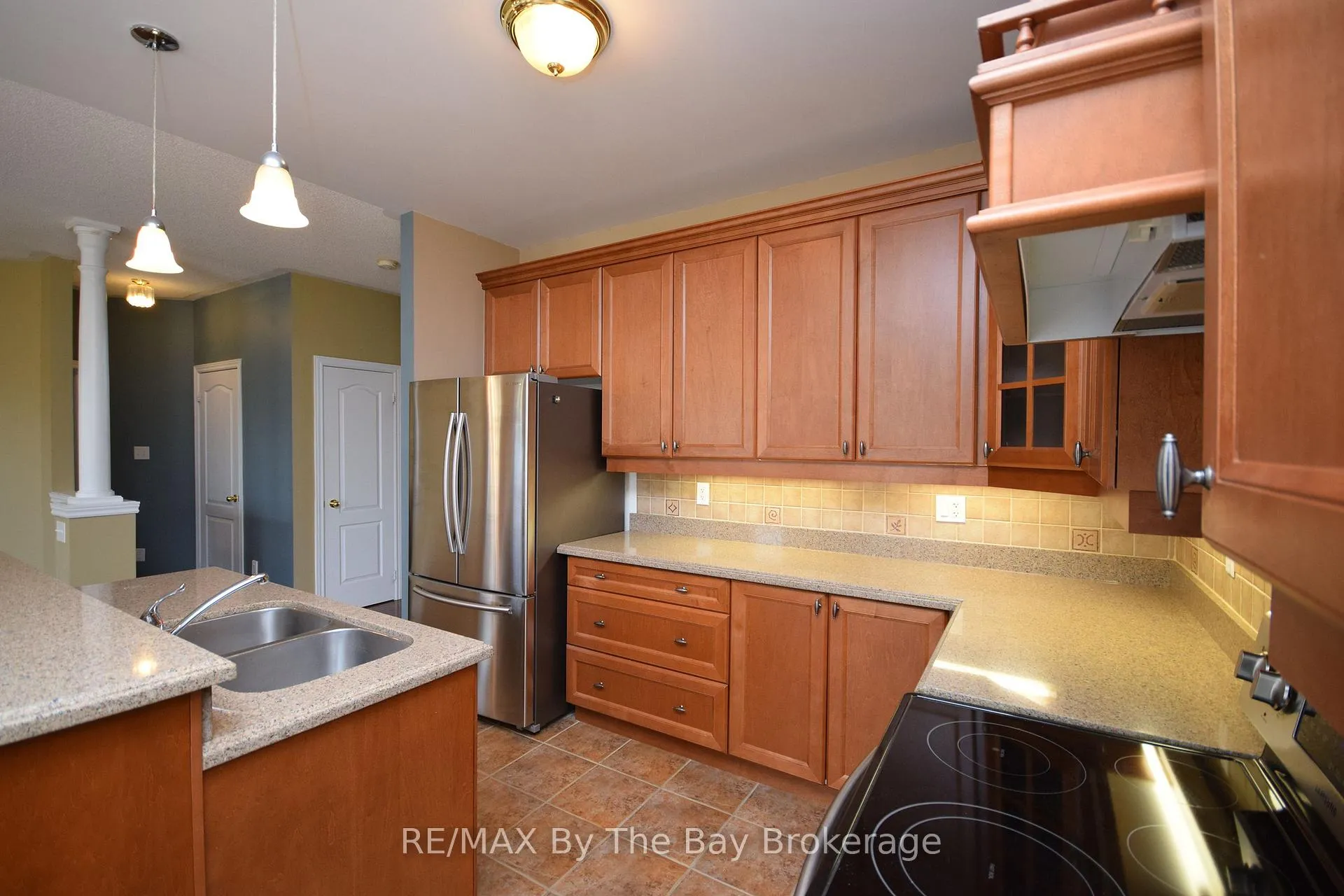 Photo 6 of 33 Tanager Crescent, Wasaga Beach — HOMEH