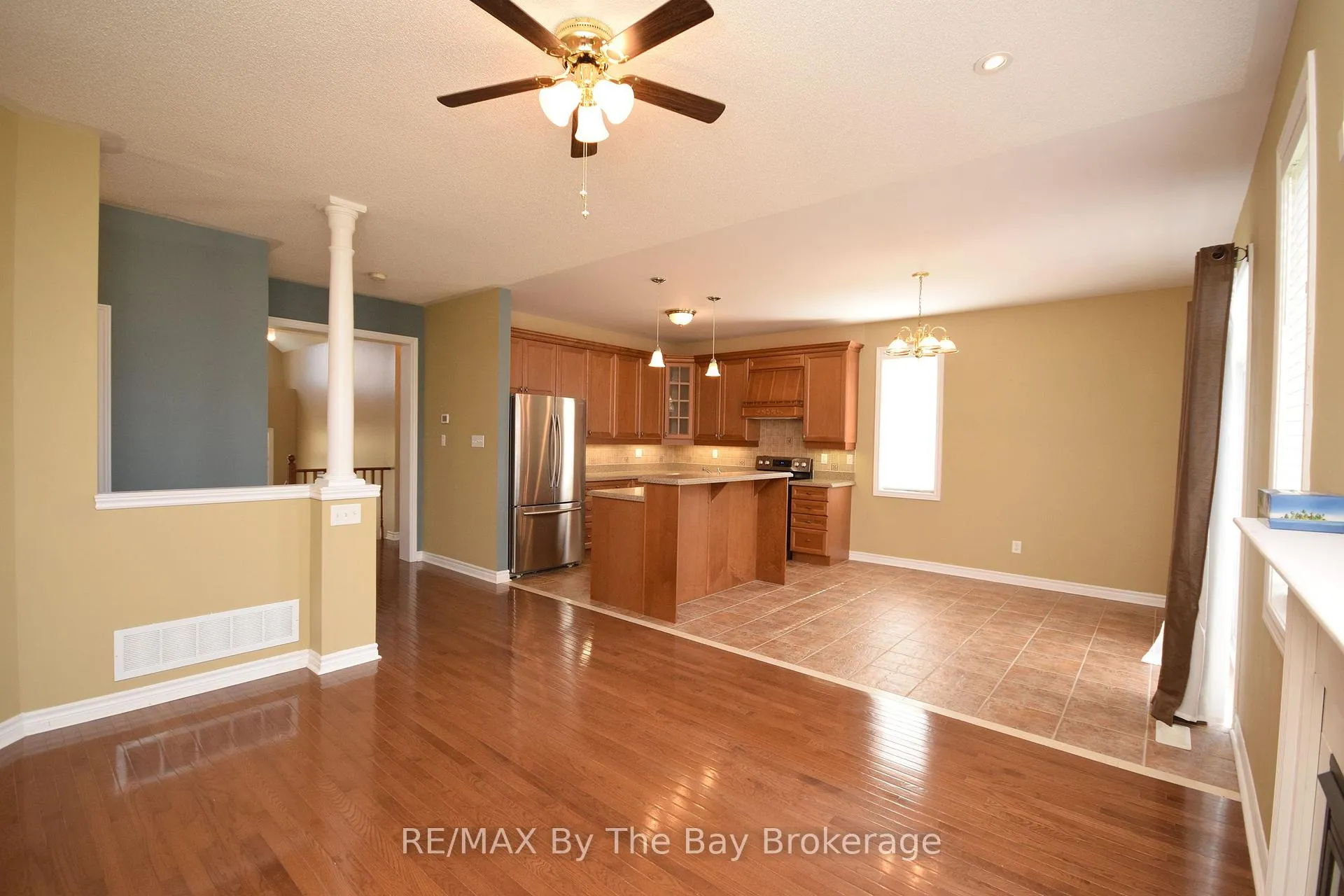 Photo 8 of 33 Tanager Crescent, Wasaga Beach — HOMEH