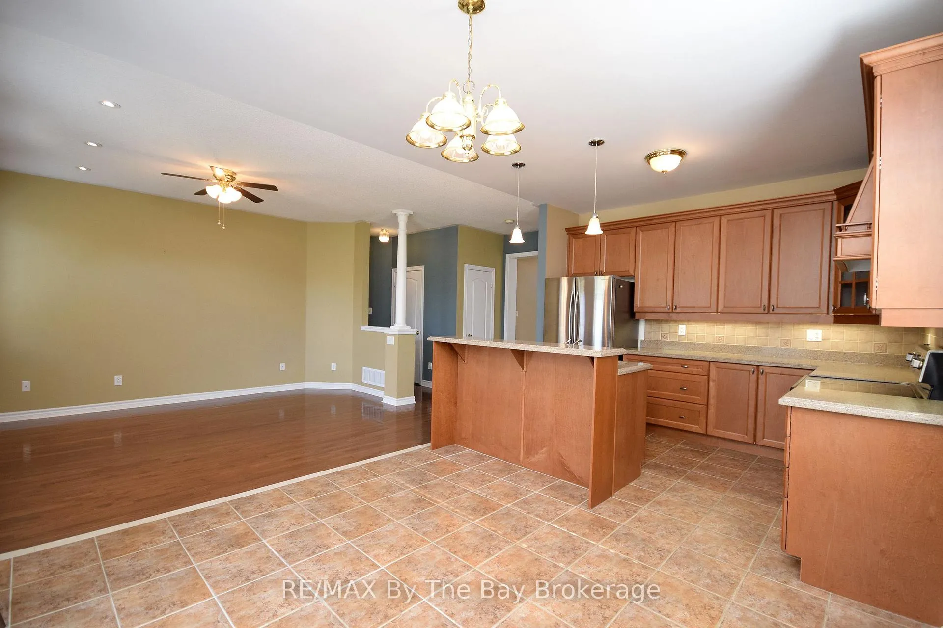 Photo 9 of 33 Tanager Crescent, Wasaga Beach — HOMEH