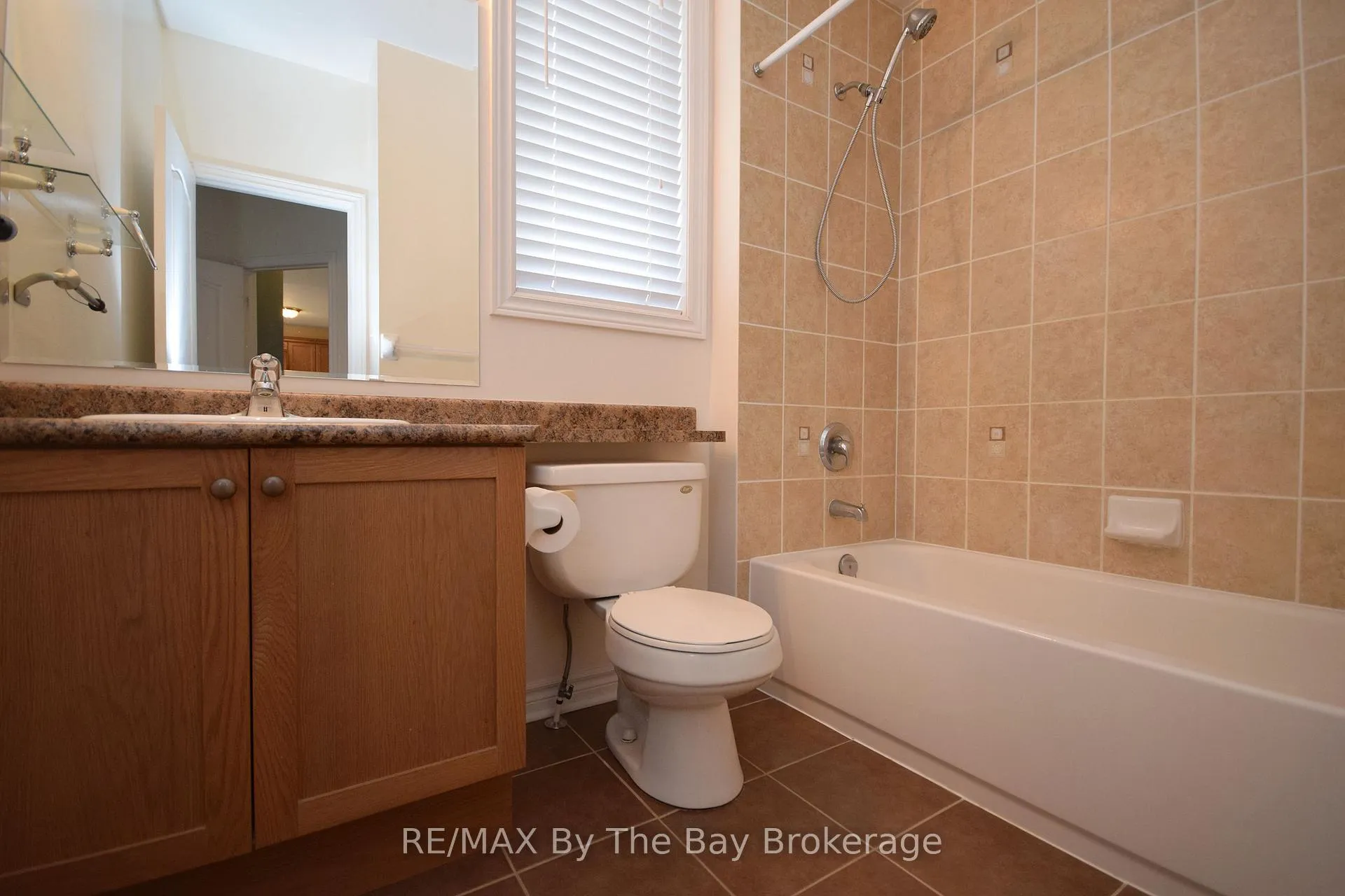 Photo 15 of 33 Tanager Crescent, Wasaga Beach — HOMEH