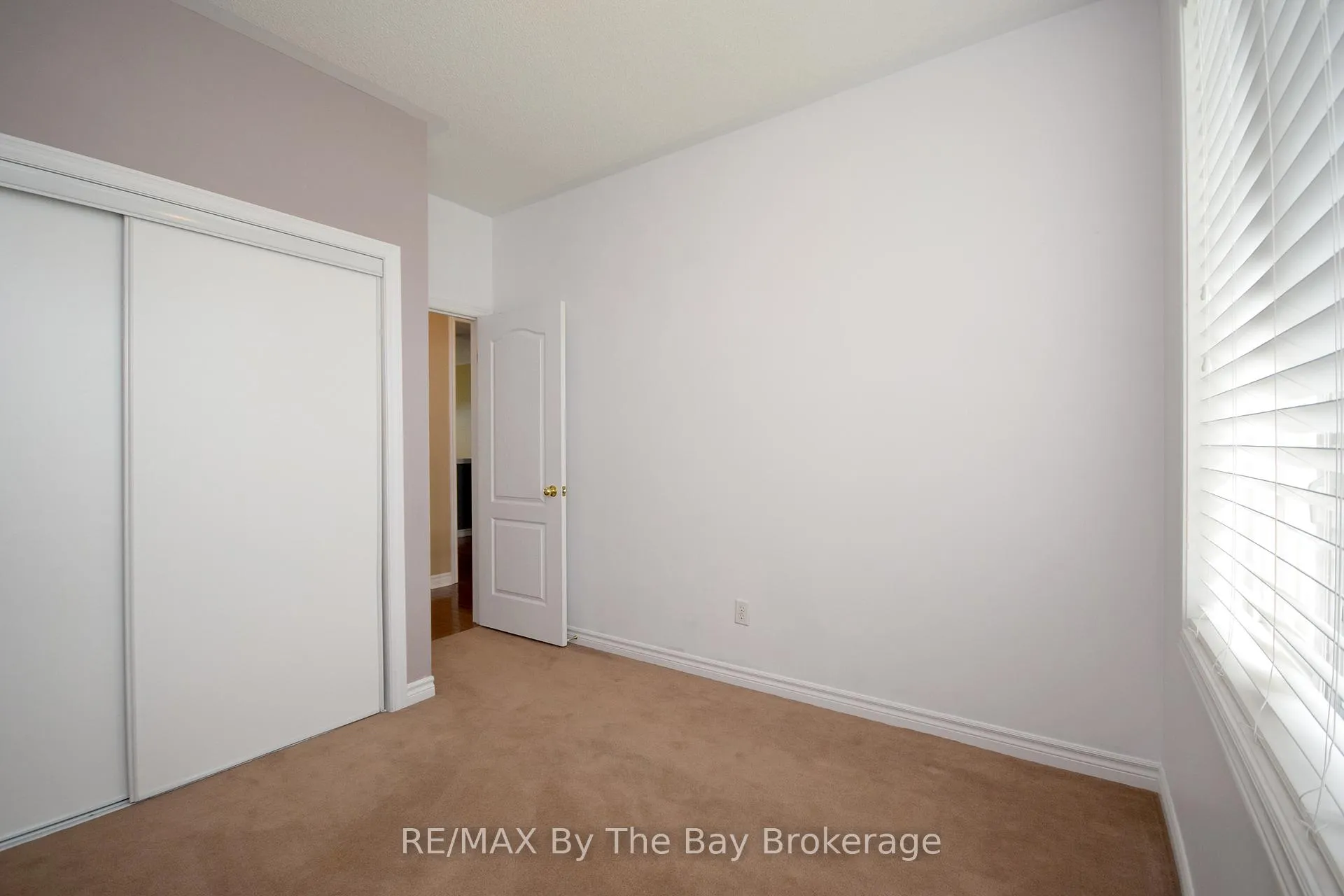 Photo 16 of 33 Tanager Crescent, Wasaga Beach — HOMEH