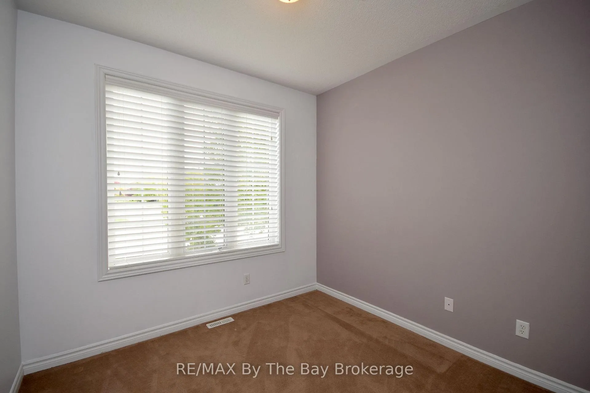 Photo 17 of 33 Tanager Crescent, Wasaga Beach — HOMEH