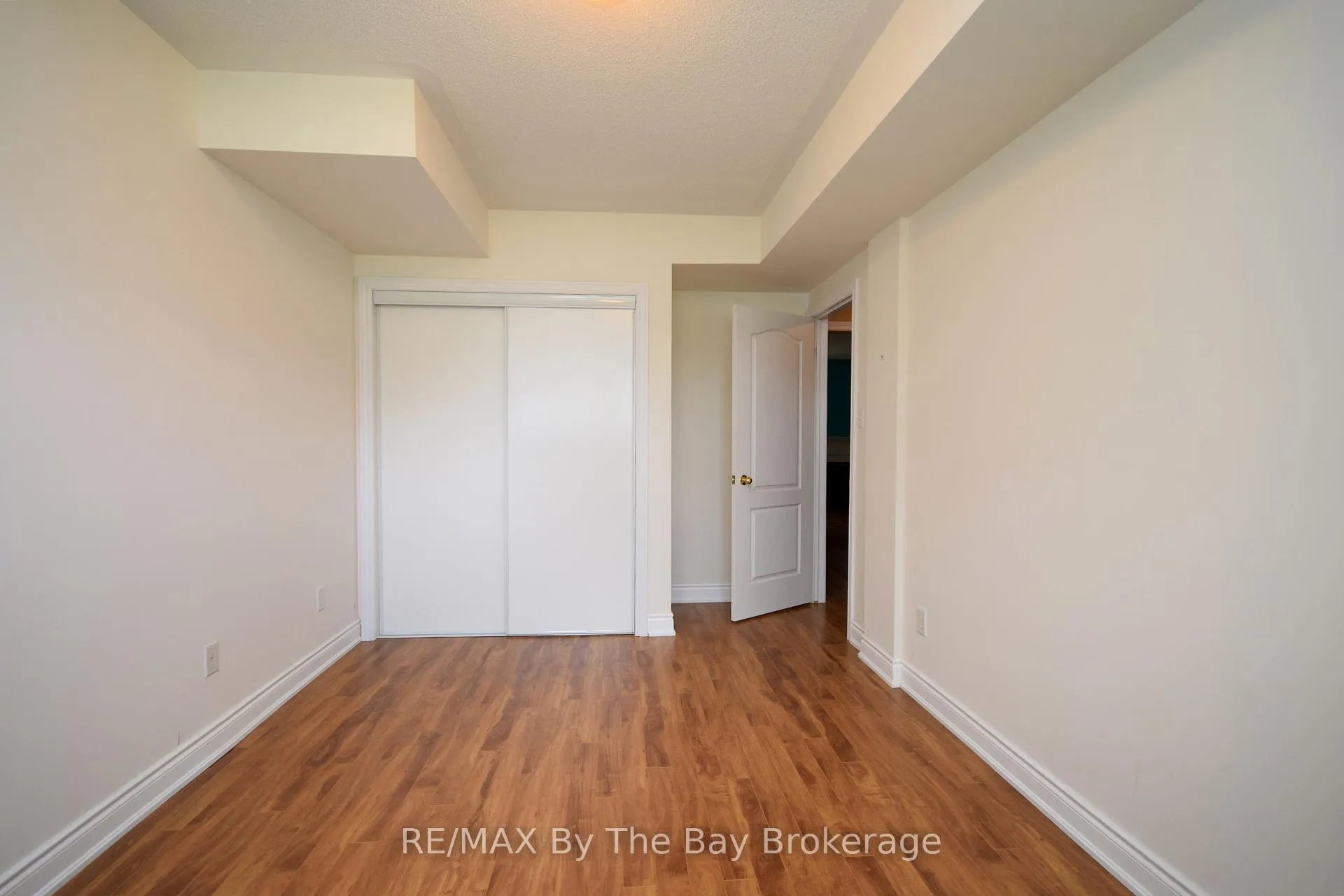 Photo 22 of 33 Tanager Crescent, Wasaga Beach — HOMEH