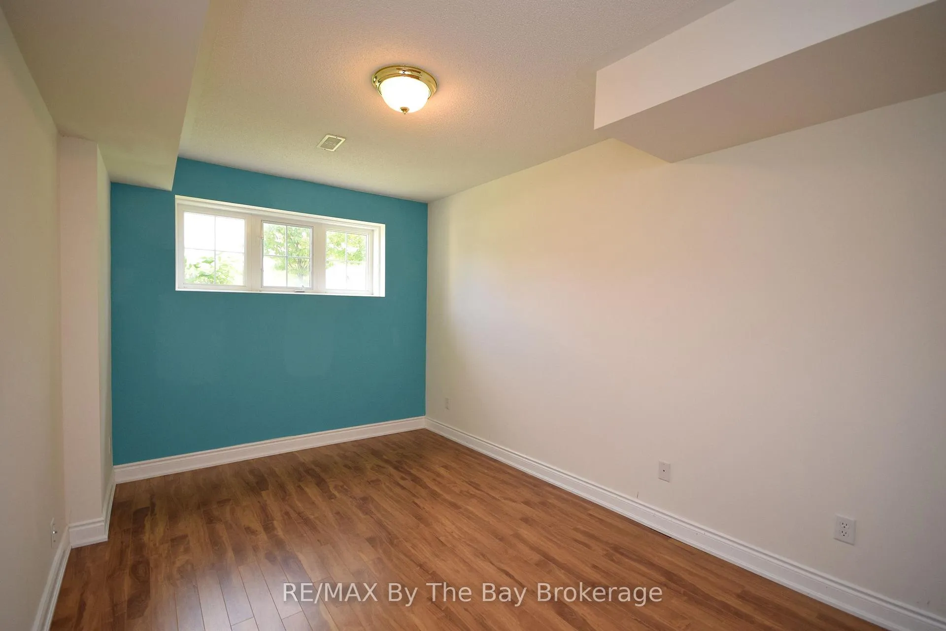 Photo 23 of 33 Tanager Crescent, Wasaga Beach — HOMEH