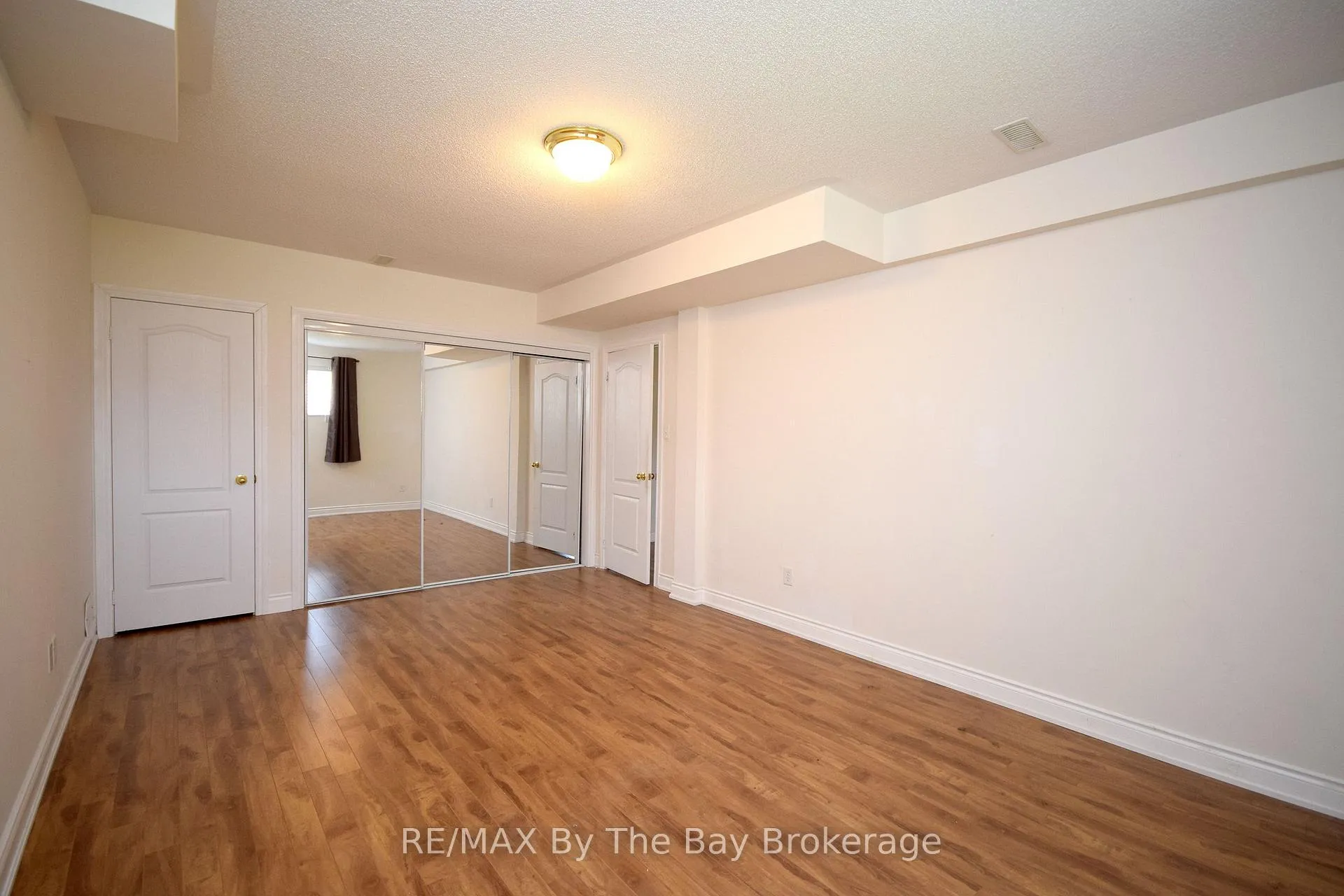 Photo 25 of 33 Tanager Crescent, Wasaga Beach — HOMEH