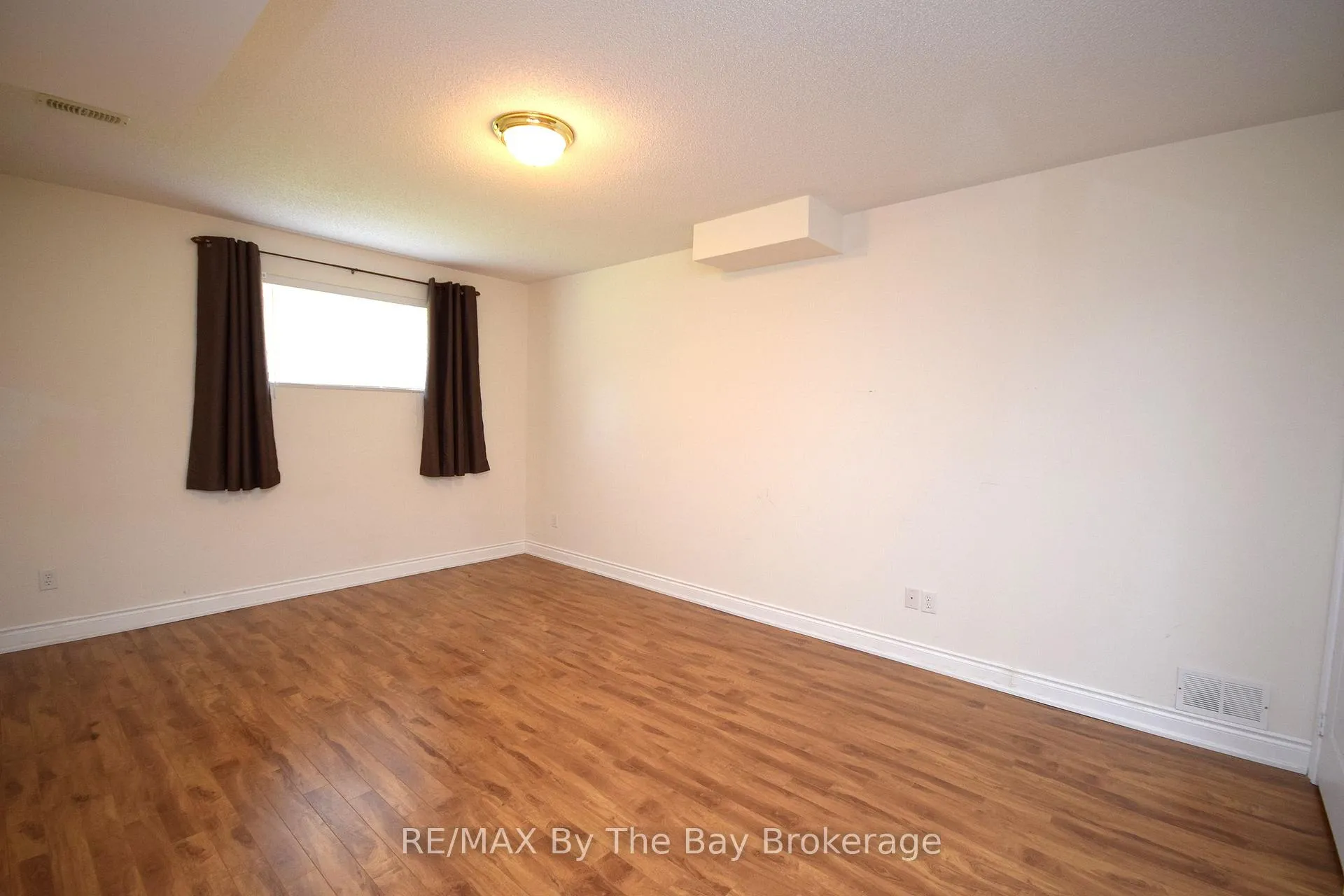 Photo 26 of 33 Tanager Crescent, Wasaga Beach — HOMEH
