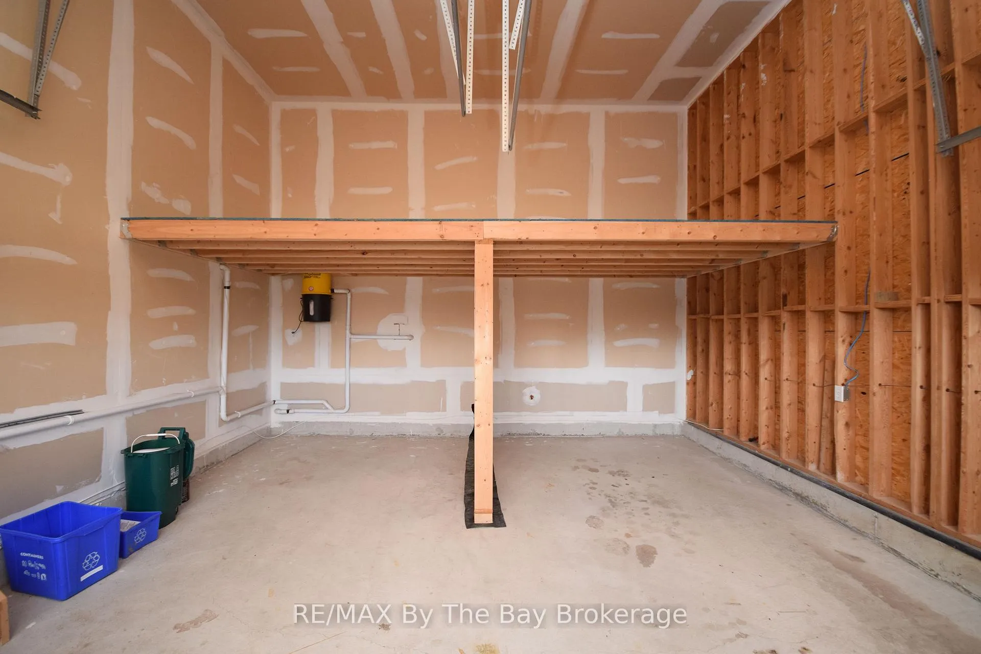 Photo 29 of 33 Tanager Crescent, Wasaga Beach — HOMEH