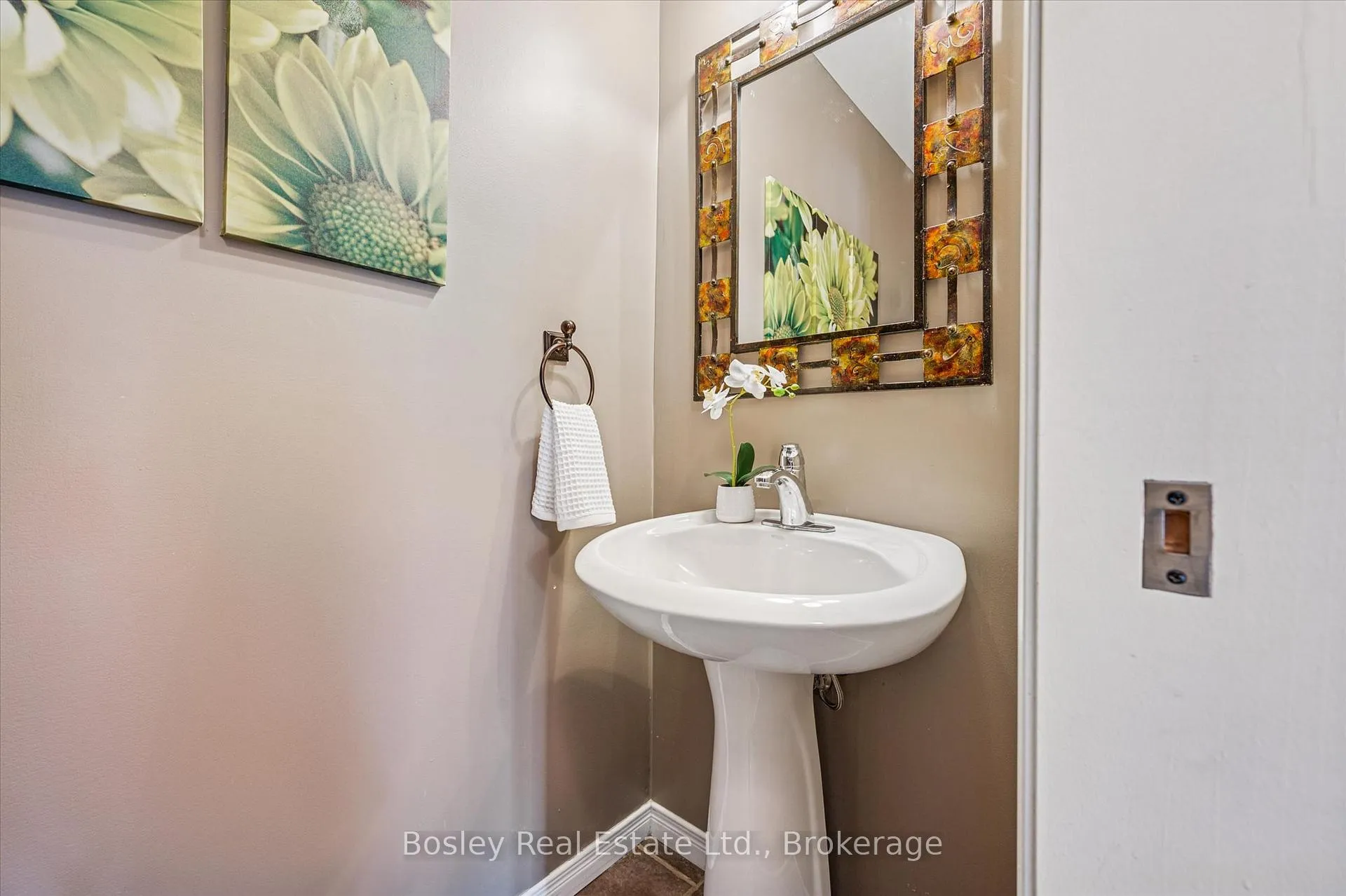 Photo 14 of 459 Townsend Drive, Woolwich, Breslau — HOMEH
