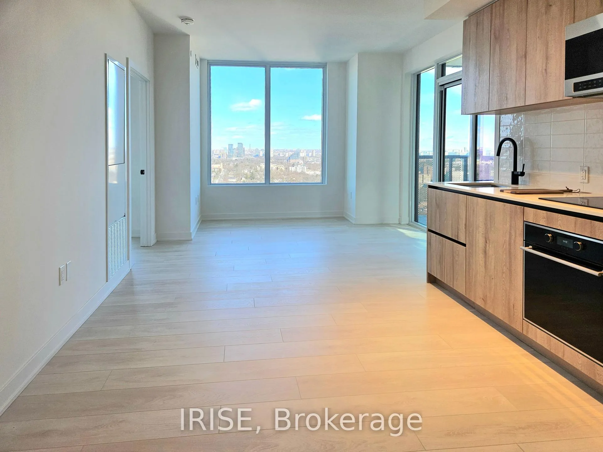 Photo 2 of Unit 2211, 117 Broadway Avenue, Toronto, Mount Pleasant West — HOMEH