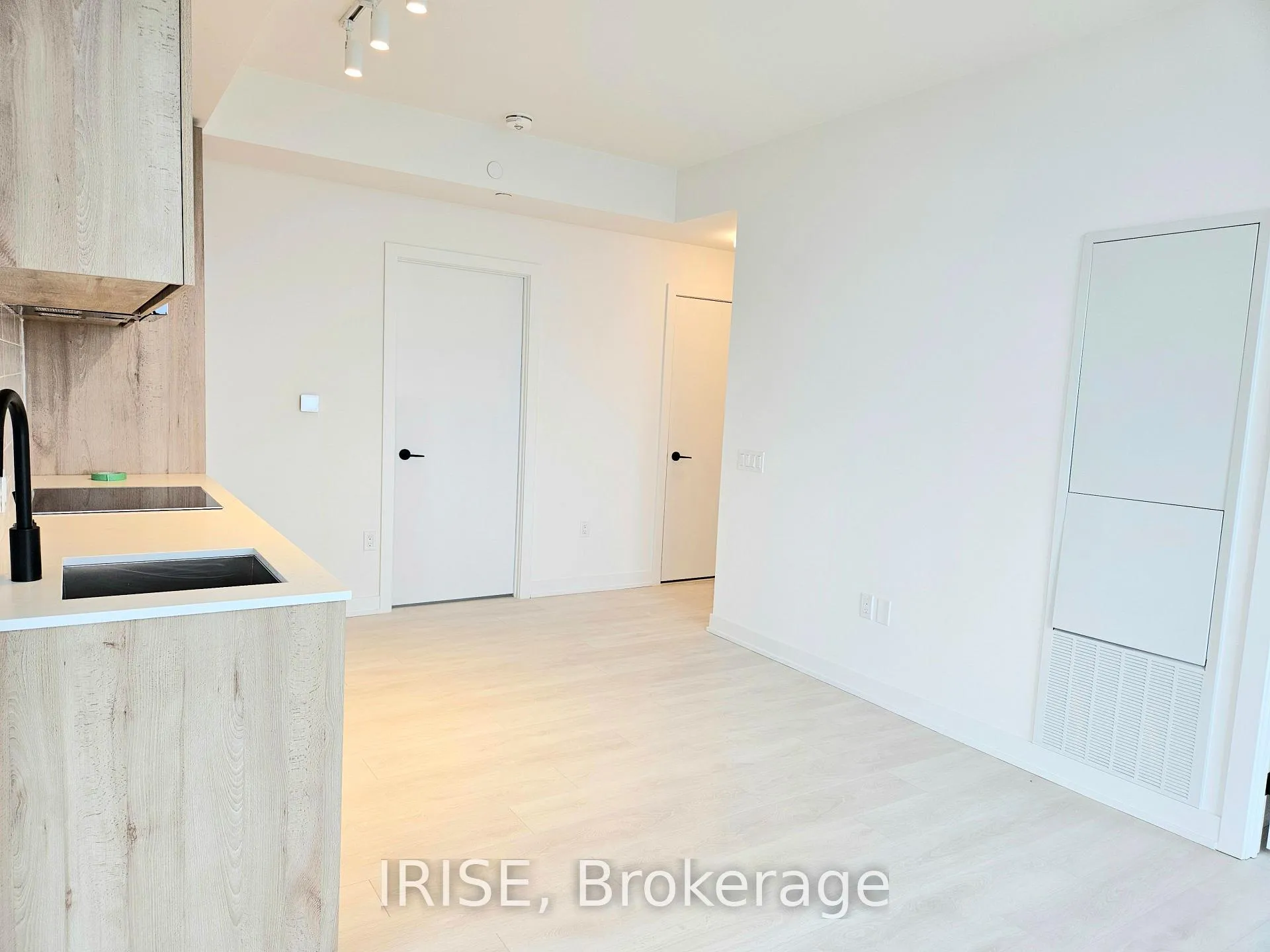 Photo 13 of Unit 2211, 117 Broadway Avenue, Toronto, Mount Pleasant West — HOMEH