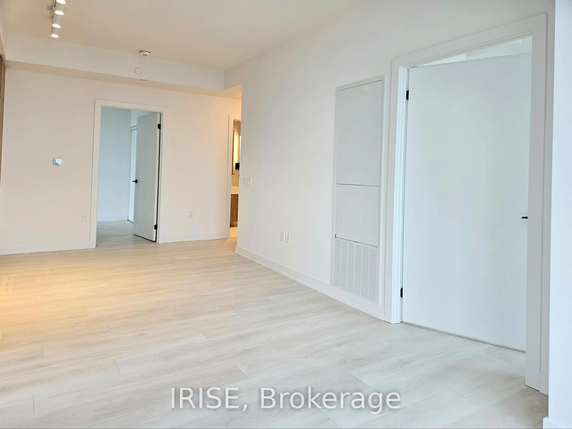 Photo 14 of Unit 2211, 117 Broadway Avenue, Toronto, Mount Pleasant West — HOMEH