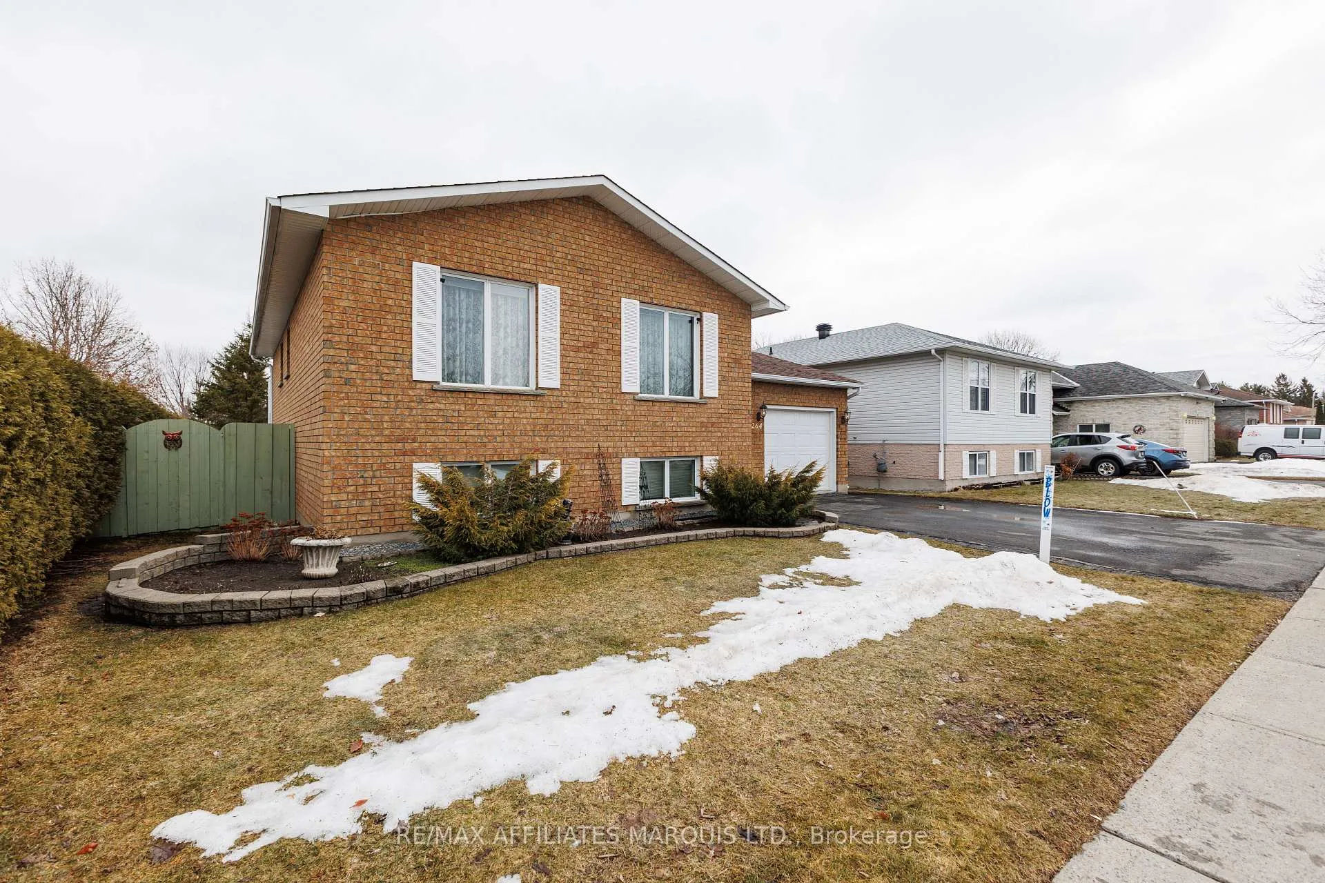 Photo 2 of 264 Ivan Crescent, Cornwall — HOMEH