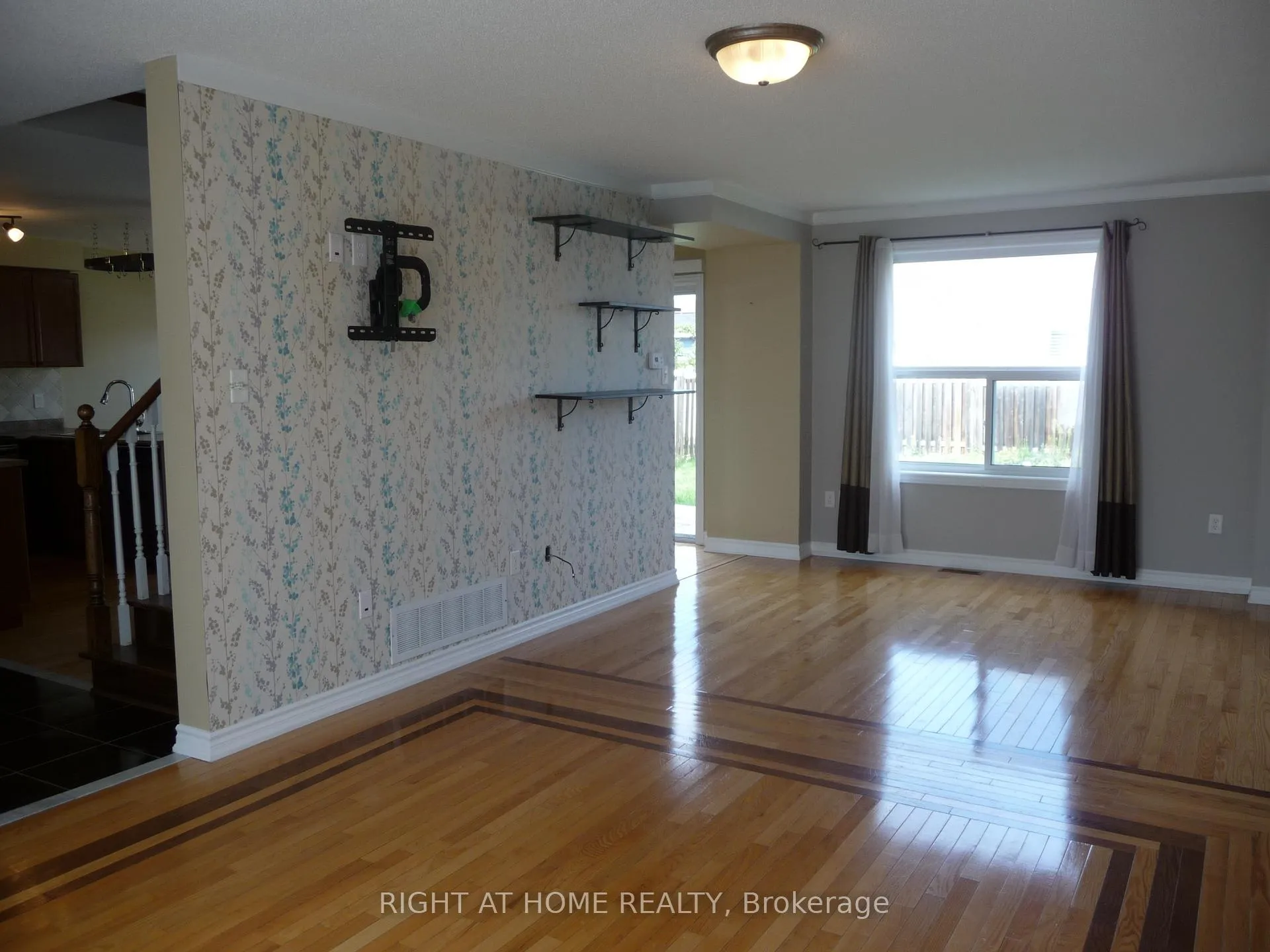 Photo 2 of 134 Dean Avenue, Barrie, Painswick South — HOMEH