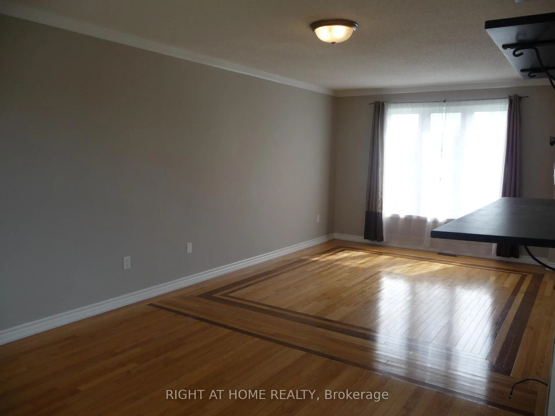 Photo 3 of 134 Dean Avenue, Barrie, Painswick South — HOMEH