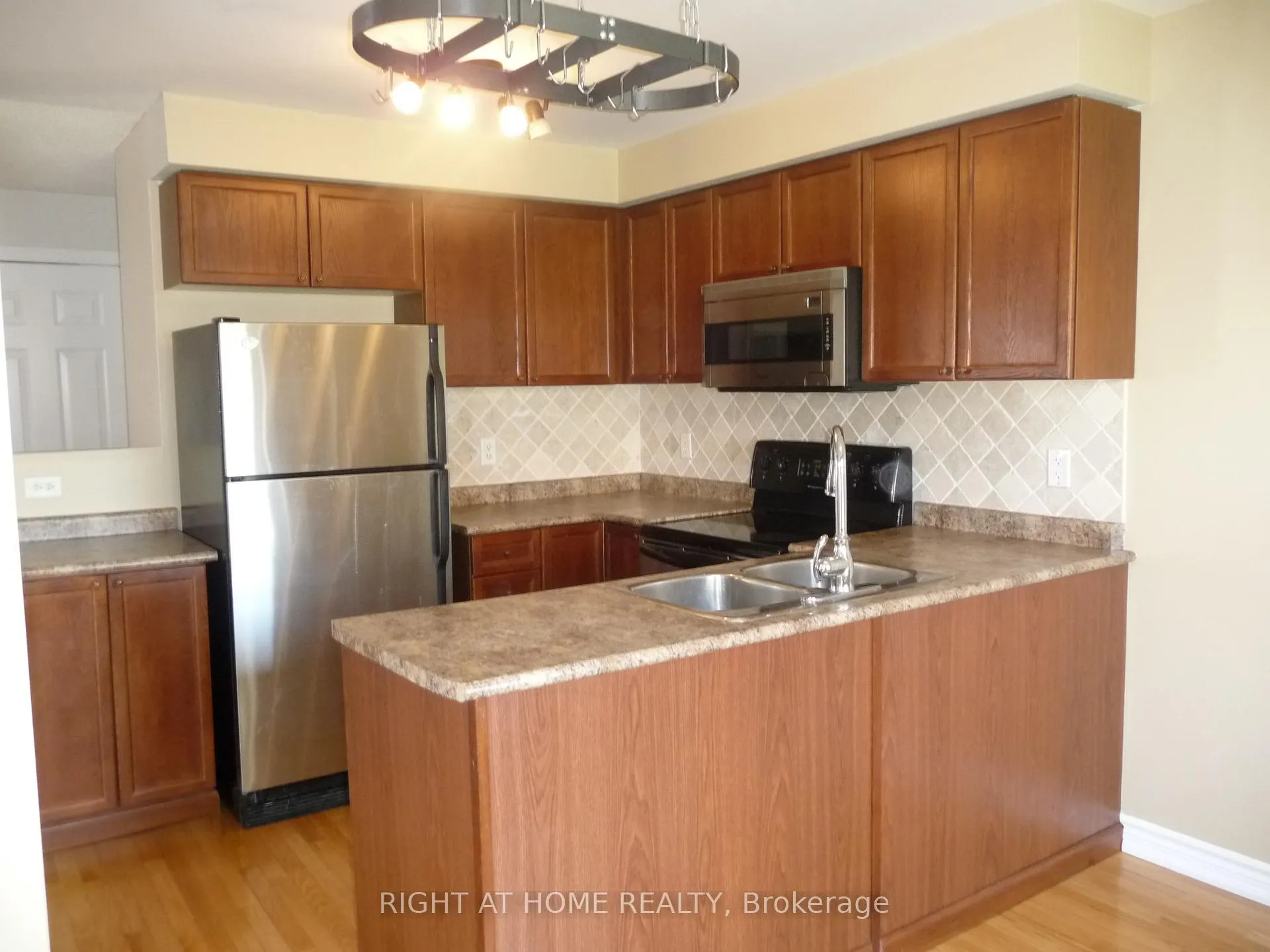 Photo 5 of 134 Dean Avenue, Barrie, Painswick South — HOMEH