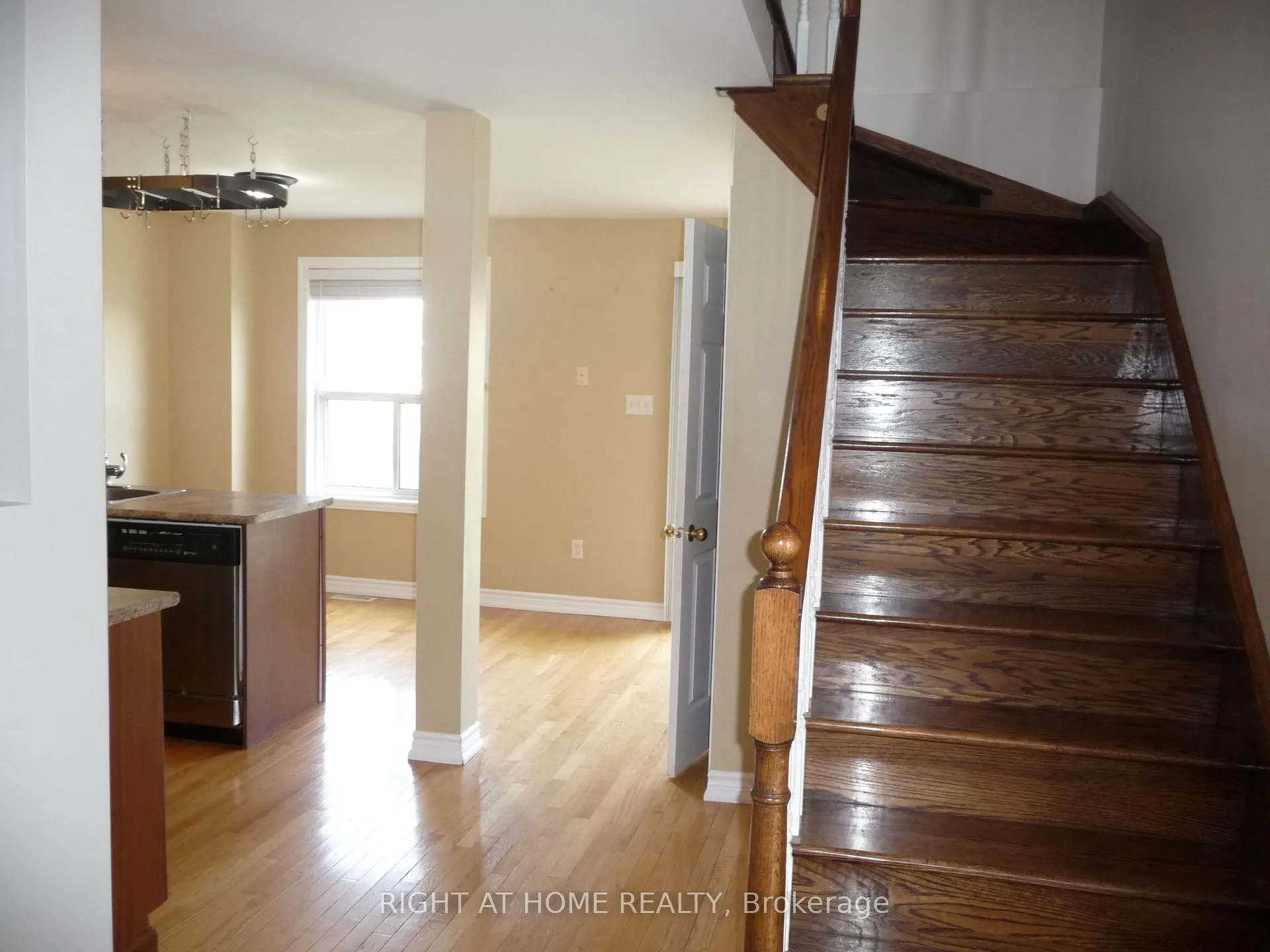Photo 7 of 134 Dean Avenue, Barrie, Painswick South — HOMEH