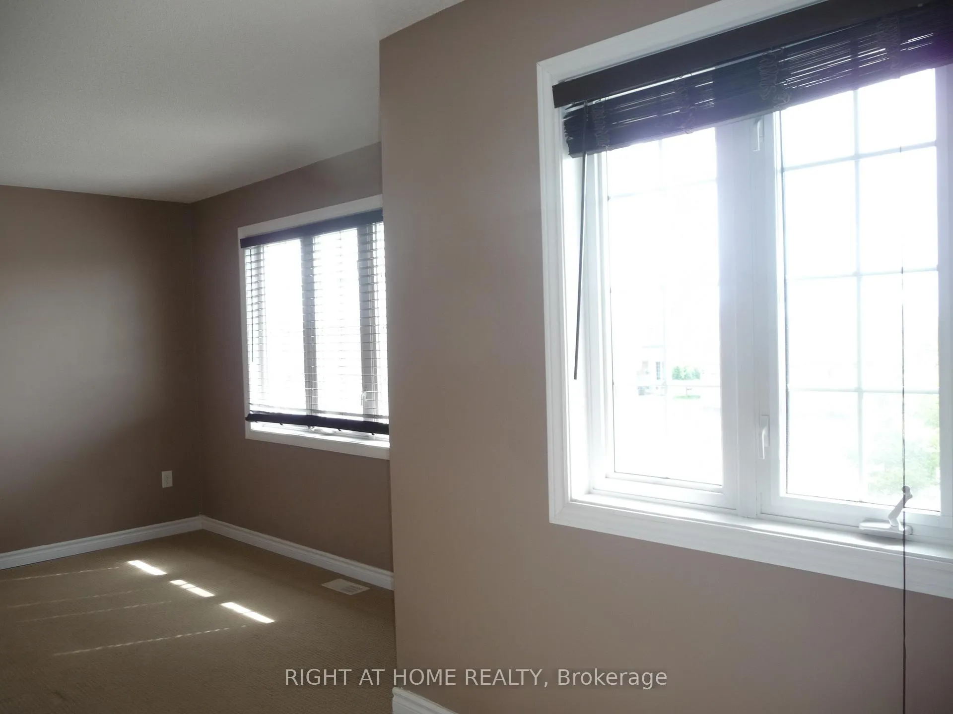 Photo 8 of 134 Dean Avenue, Barrie, Painswick South — HOMEH