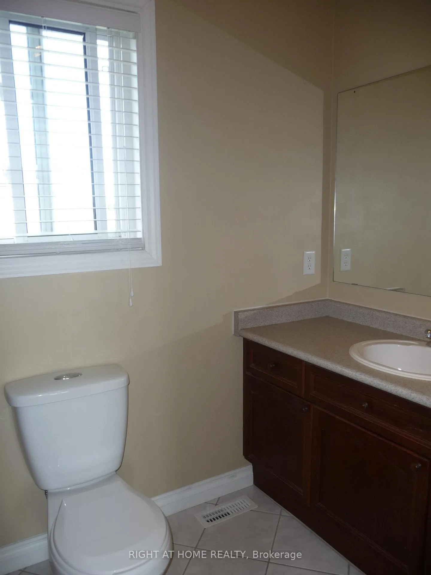 Photo 10 of 134 Dean Avenue, Barrie, Painswick South — HOMEH
