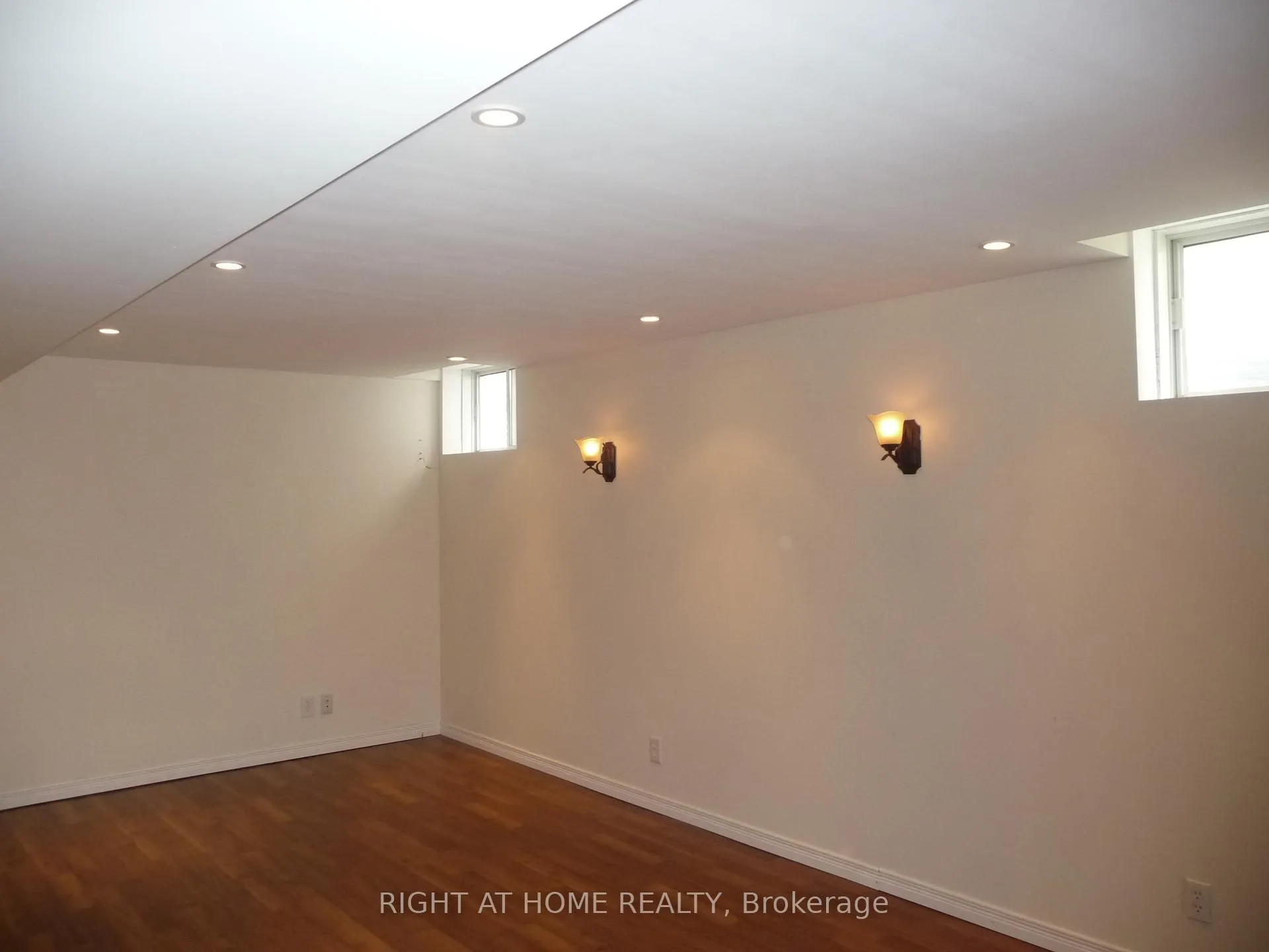 Photo 15 of 134 Dean Avenue, Barrie, Painswick South — HOMEH
