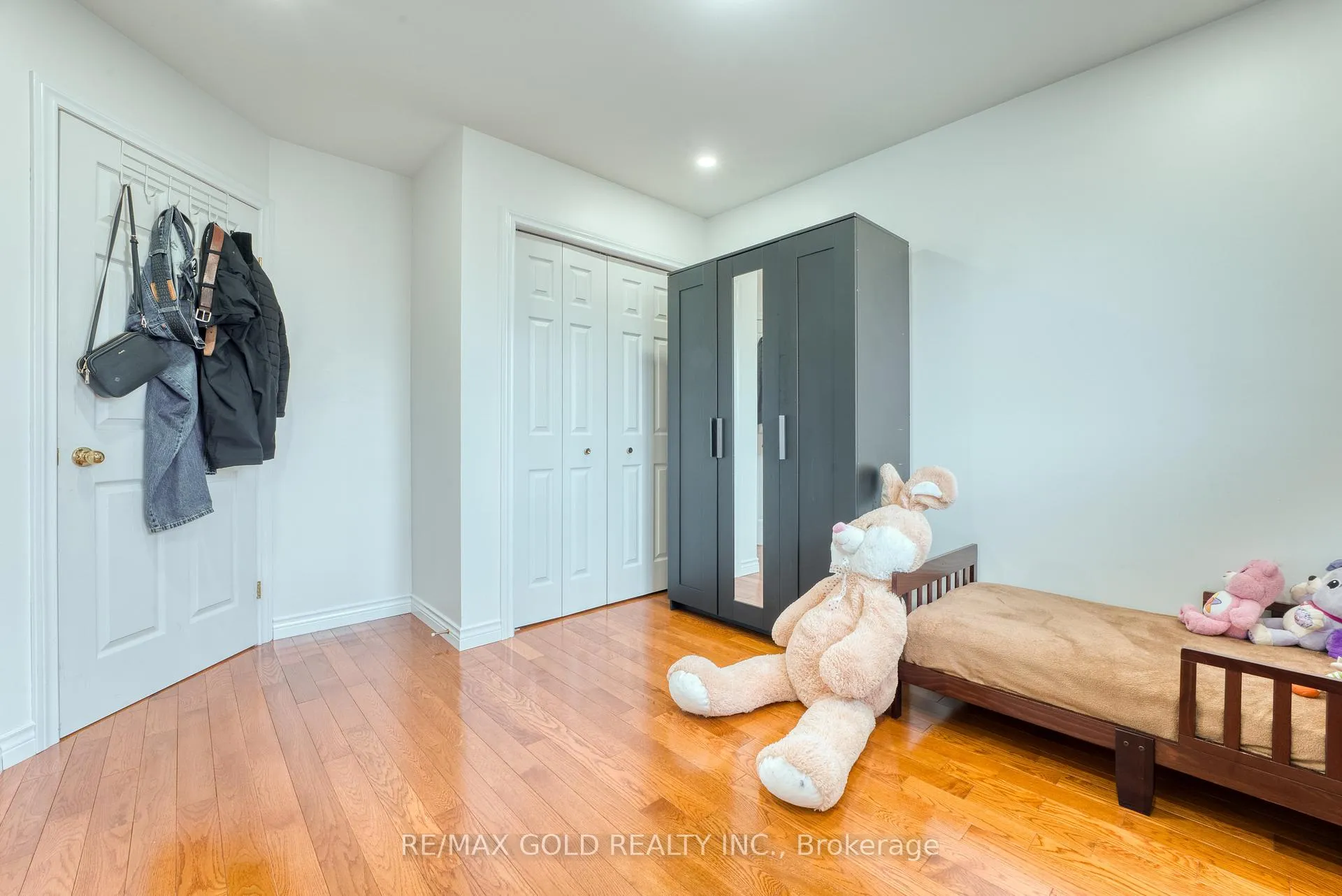 Photo 17 of 1075 Banwell Road, Windsor — HOMEH