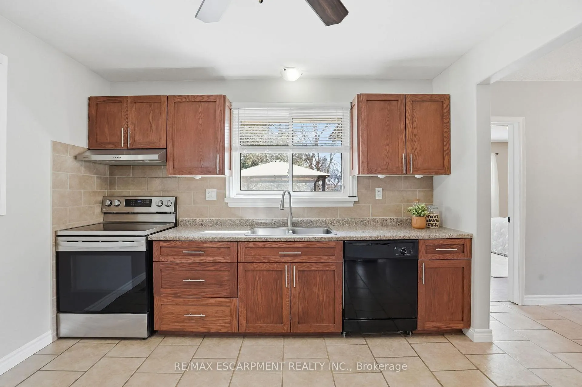 Photo 9 of 11 Alison Avenue, Waterloo — HOMEH