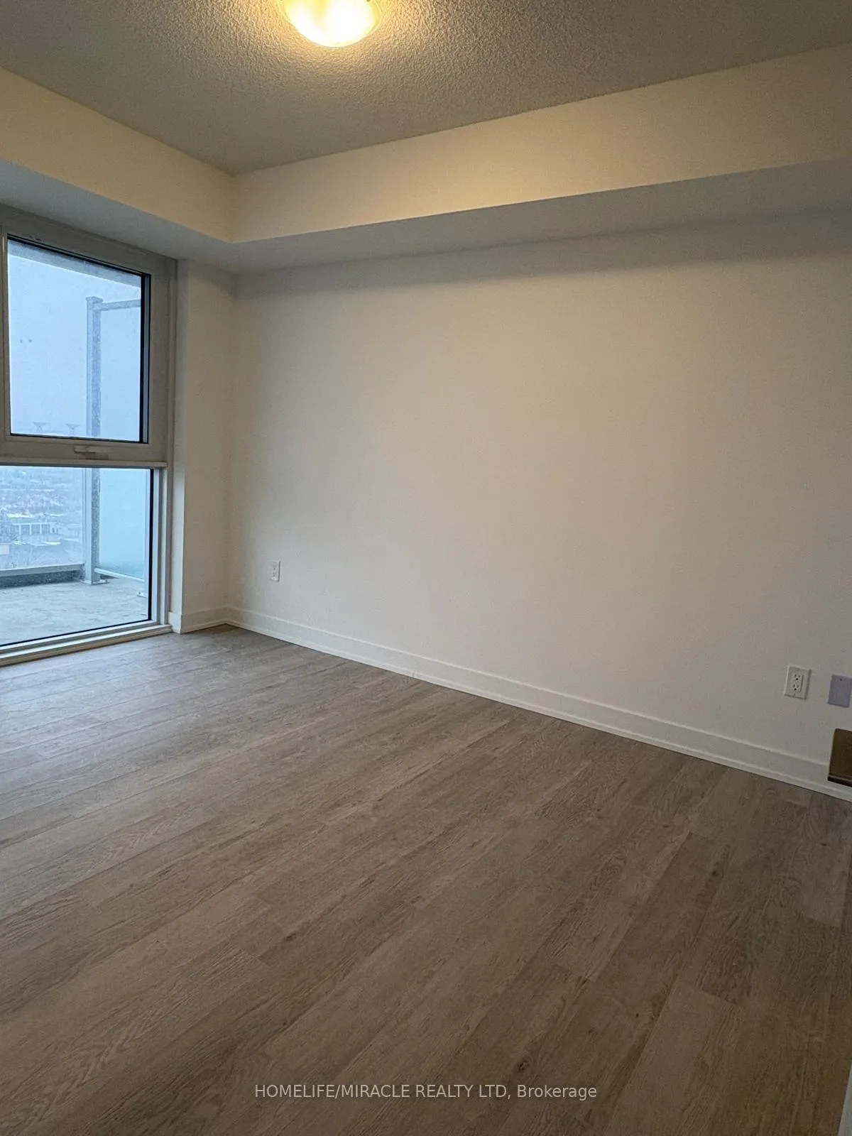 Photo 4 of Unit 1402, 1010 Sandy Beach Road, Pickering, Bay Ridges — HOMEH