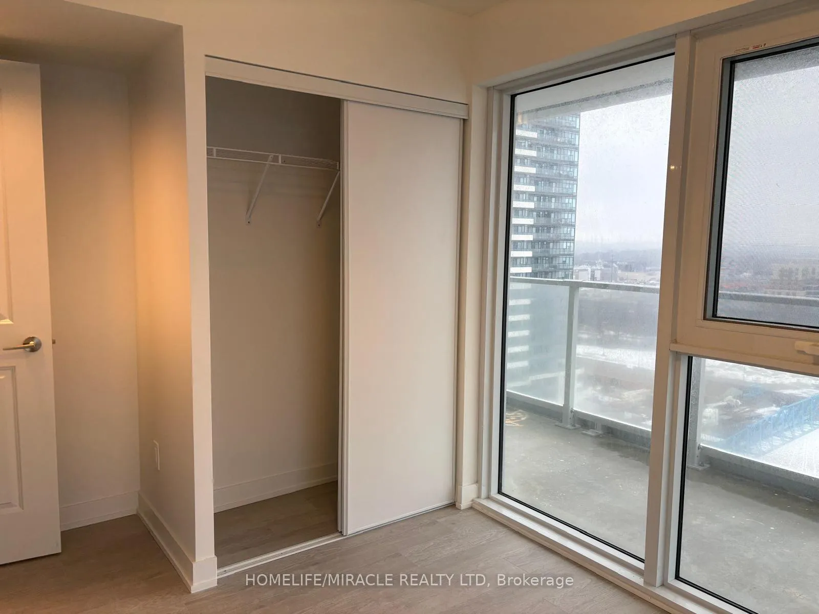 Photo 6 of Unit 1402, 1010 Sandy Beach Road, Pickering, Bay Ridges — HOMEH