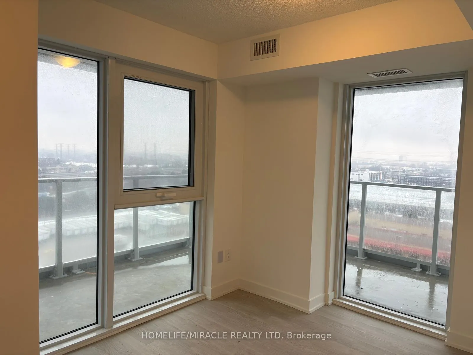 Photo 7 of Unit 1402, 1010 Sandy Beach Road, Pickering, Bay Ridges — HOMEH