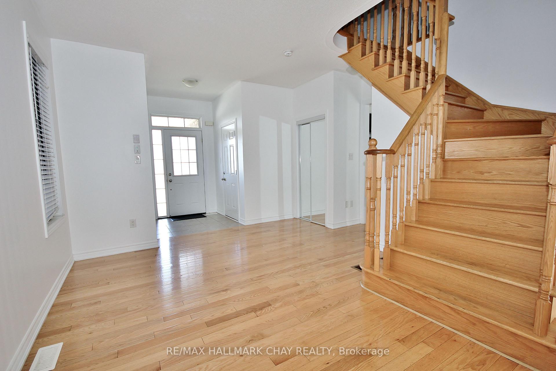 Photo 2 of 2164 Dawson Crescent, Innisfil, Alcona — HOMEH
