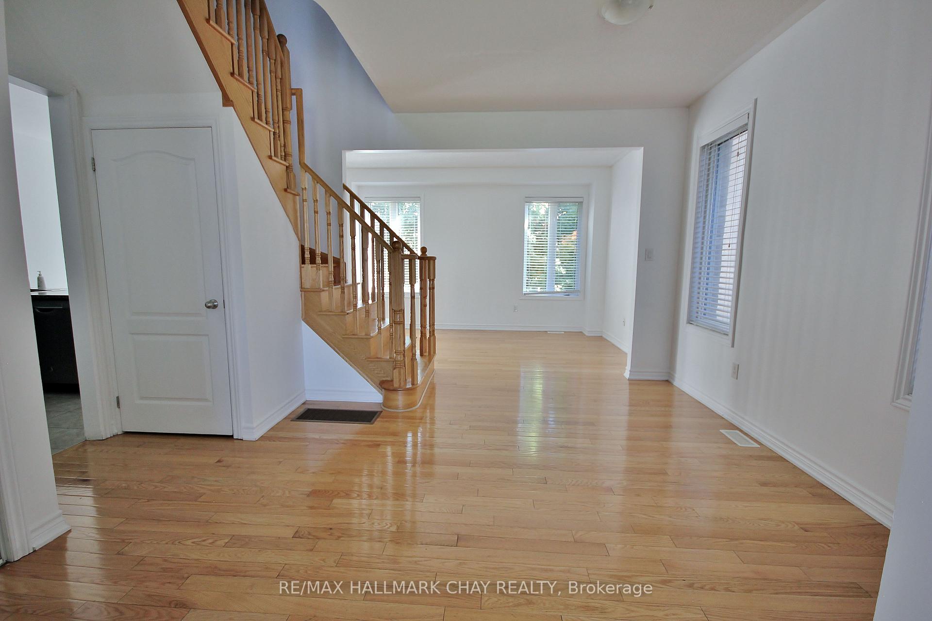 Photo 3 of 2164 Dawson Crescent, Innisfil, Alcona — HOMEH