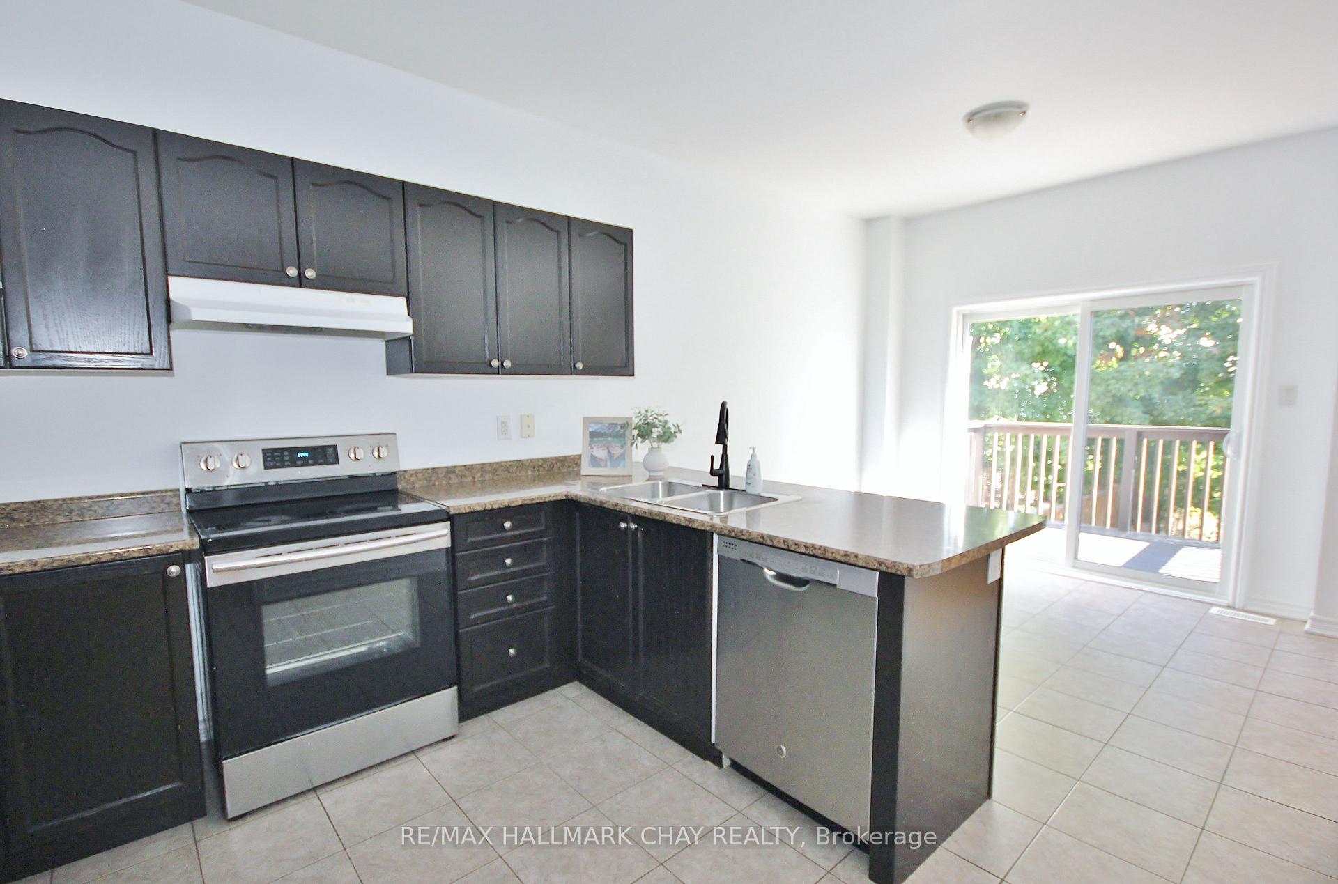 Photo 7 of 2164 Dawson Crescent, Innisfil, Alcona — HOMEH