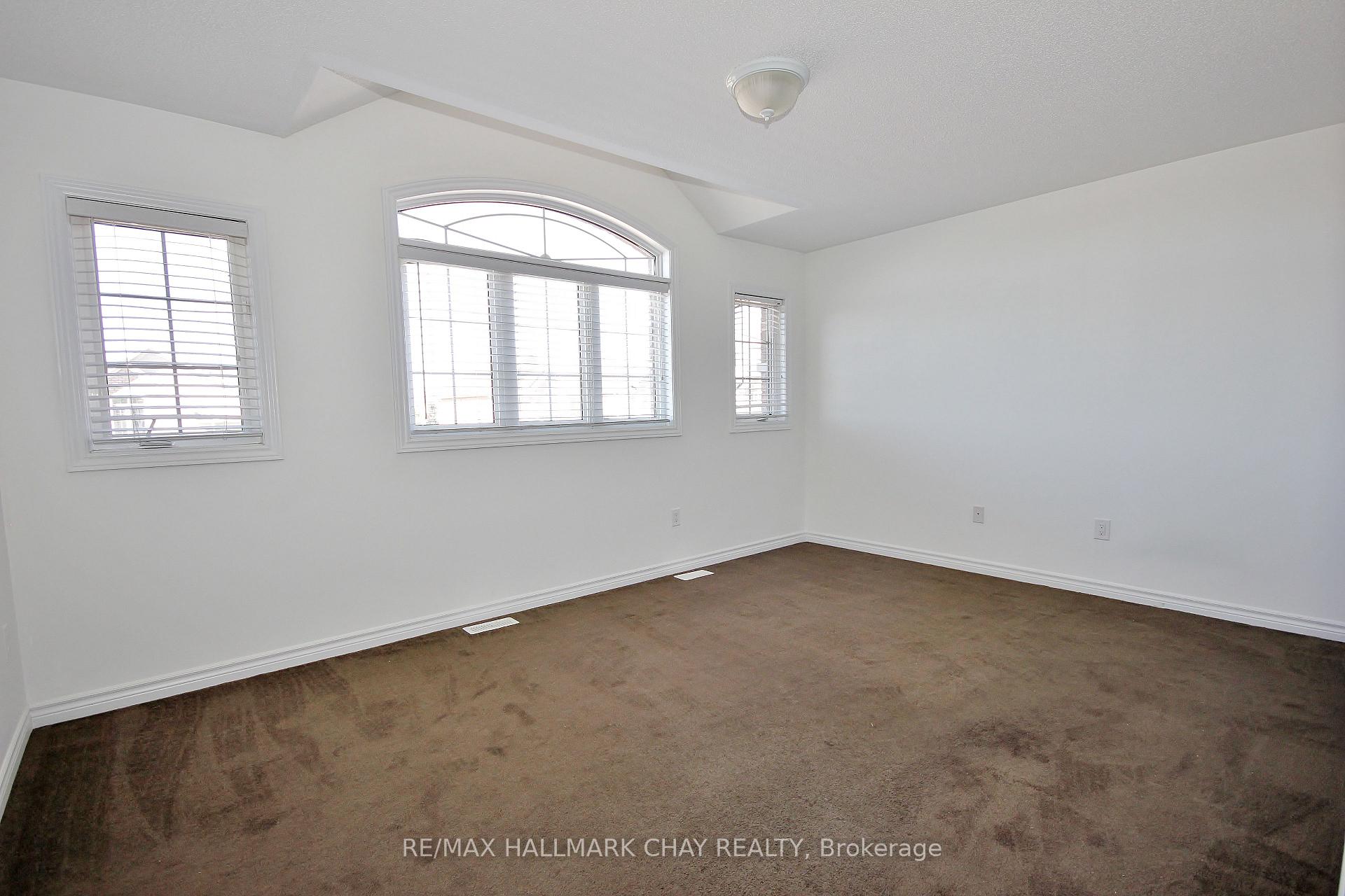 Photo 10 of 2164 Dawson Crescent, Innisfil, Alcona — HOMEH