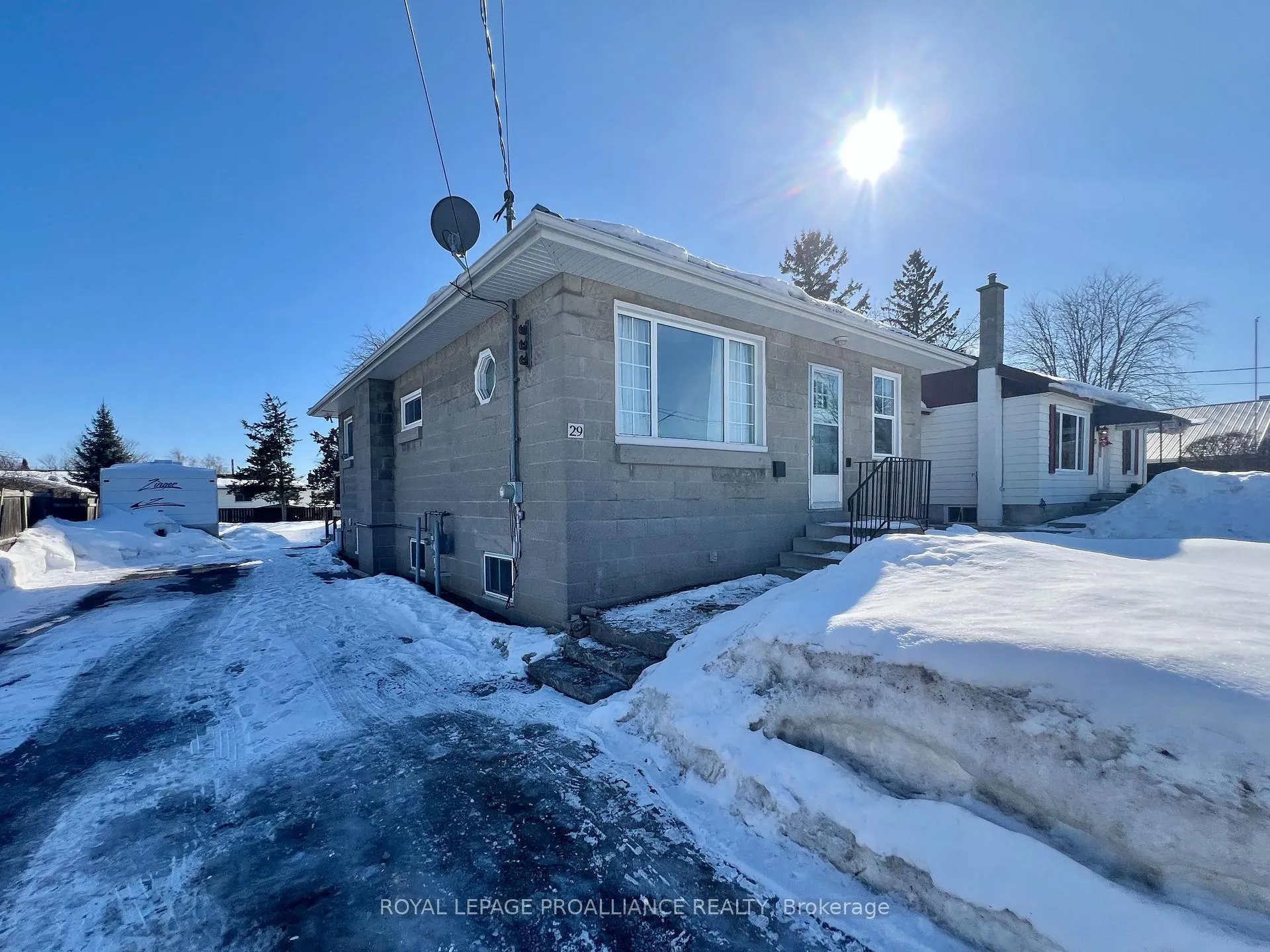 Photo 2 of 29 Pringle Drive, Belleville, Belleville Ward — HOMEH