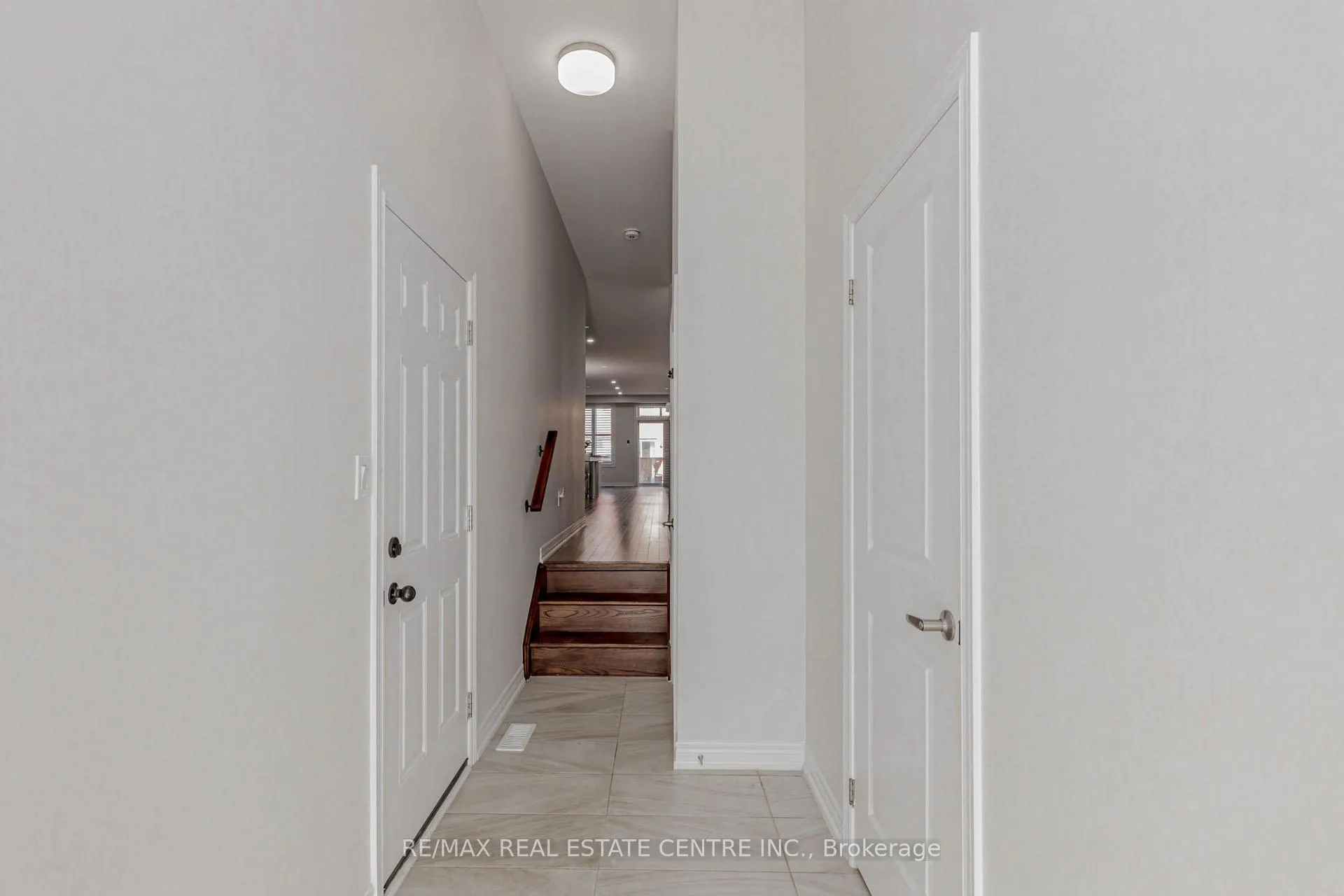 Photo 5 of 1335 Farmstead Drive, Milton, Ford — HOMEH