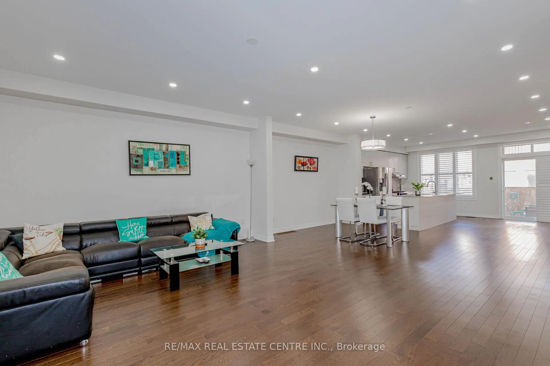 Photo 7 of 1335 Farmstead Drive, Milton, Ford — HOMEH