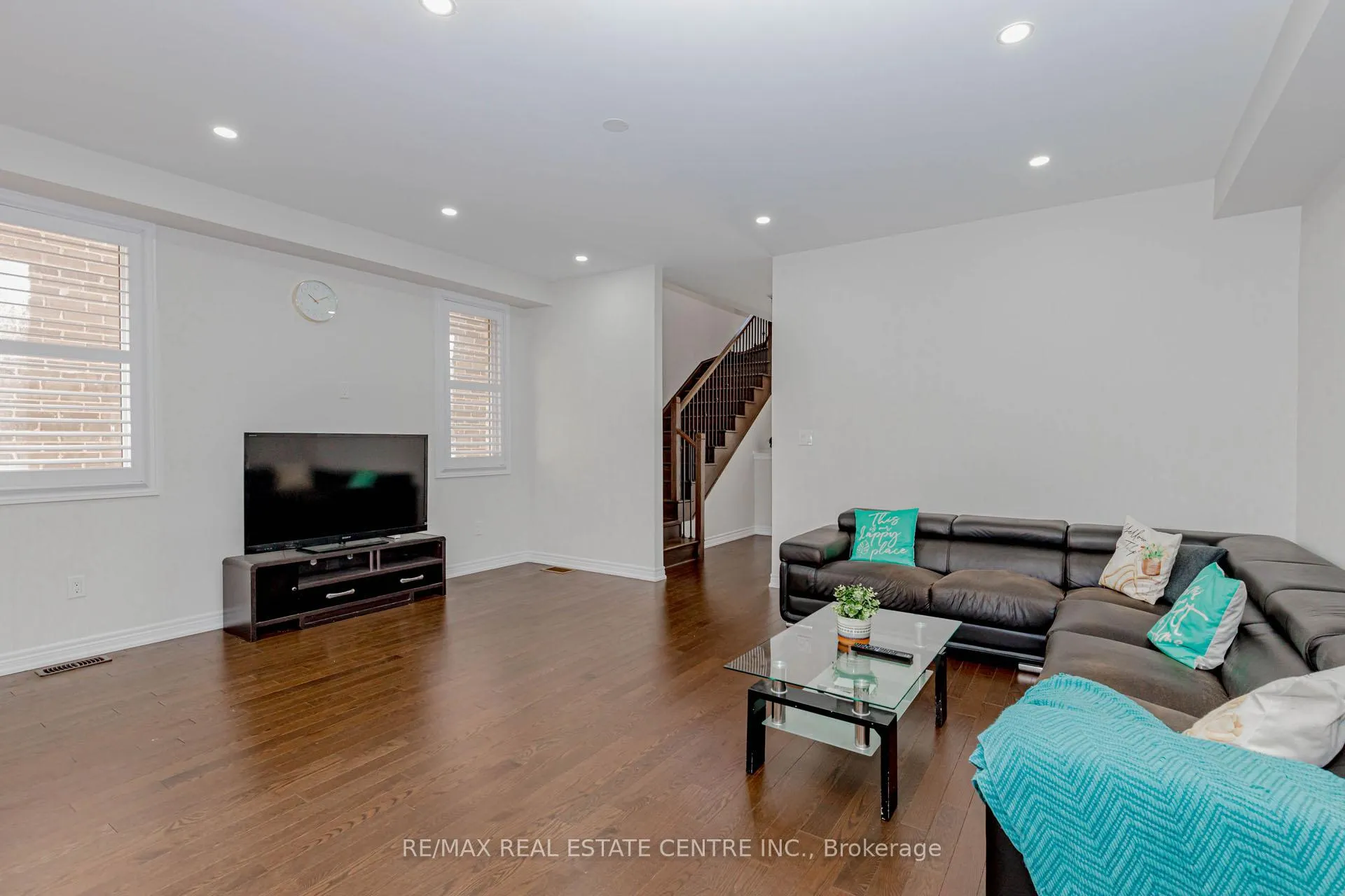 Photo 8 of 1335 Farmstead Drive, Milton, Ford — HOMEH