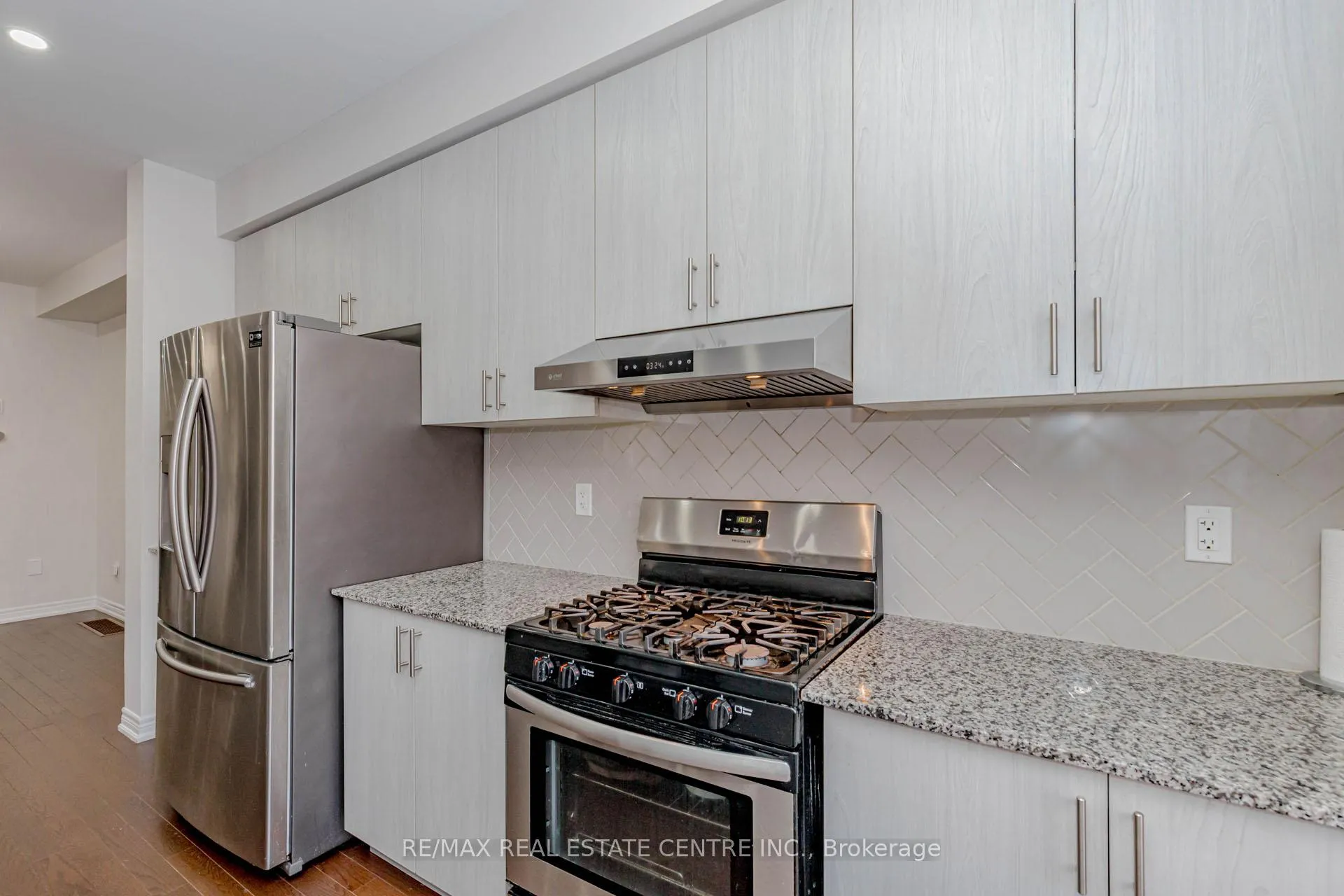 Photo 13 of 1335 Farmstead Drive, Milton, Ford — HOMEH