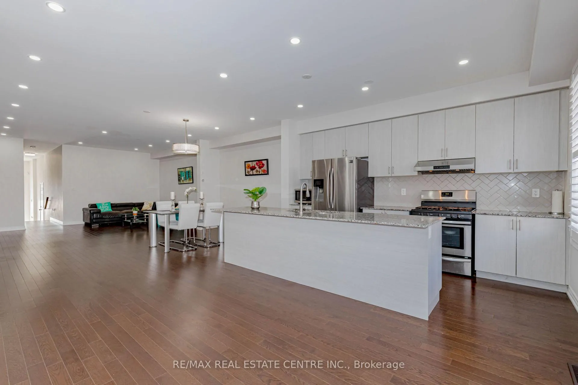 Photo 15 of 1335 Farmstead Drive, Milton, Ford — HOMEH