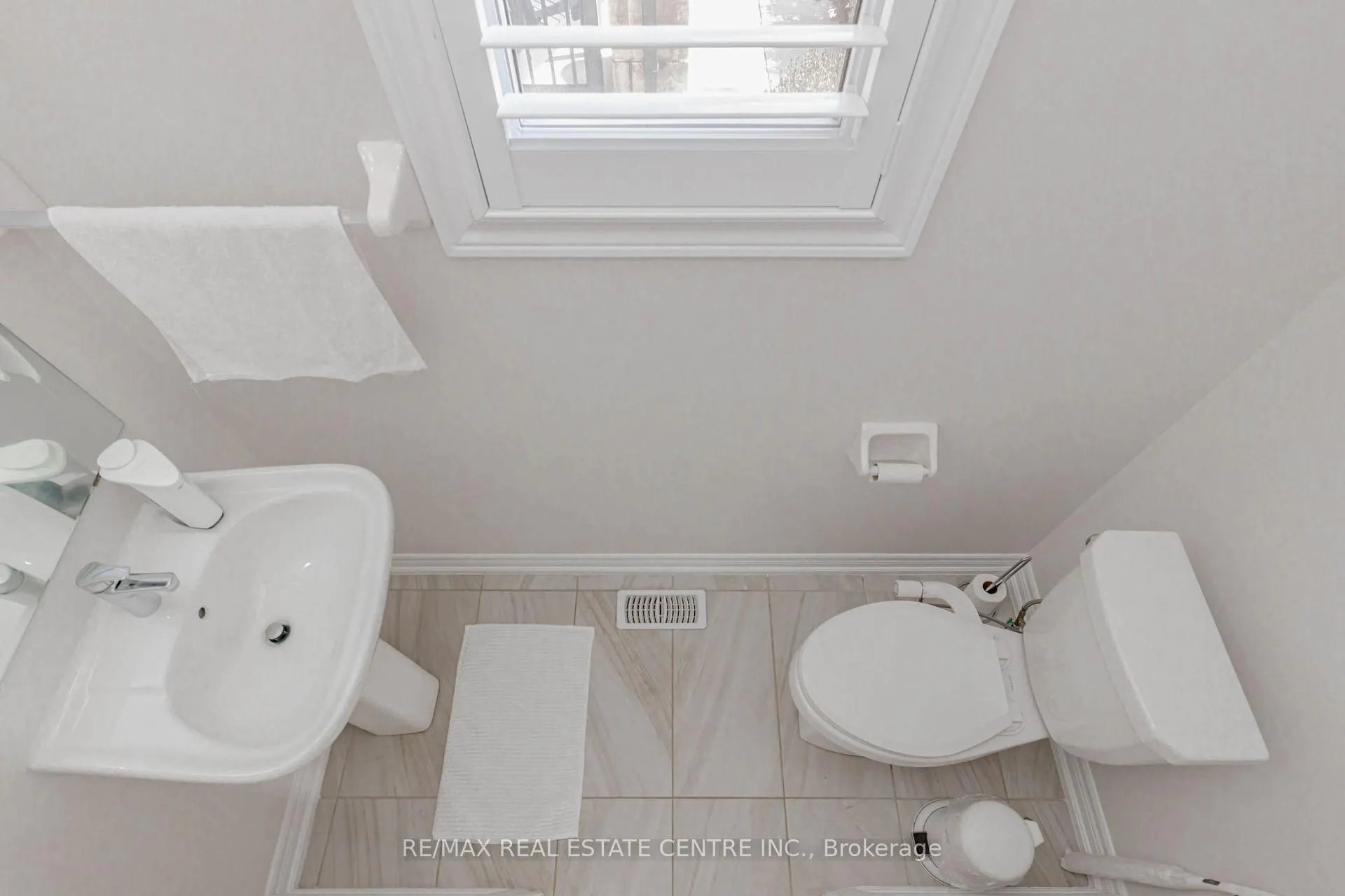 Photo 16 of 1335 Farmstead Drive, Milton, Ford — HOMEH
