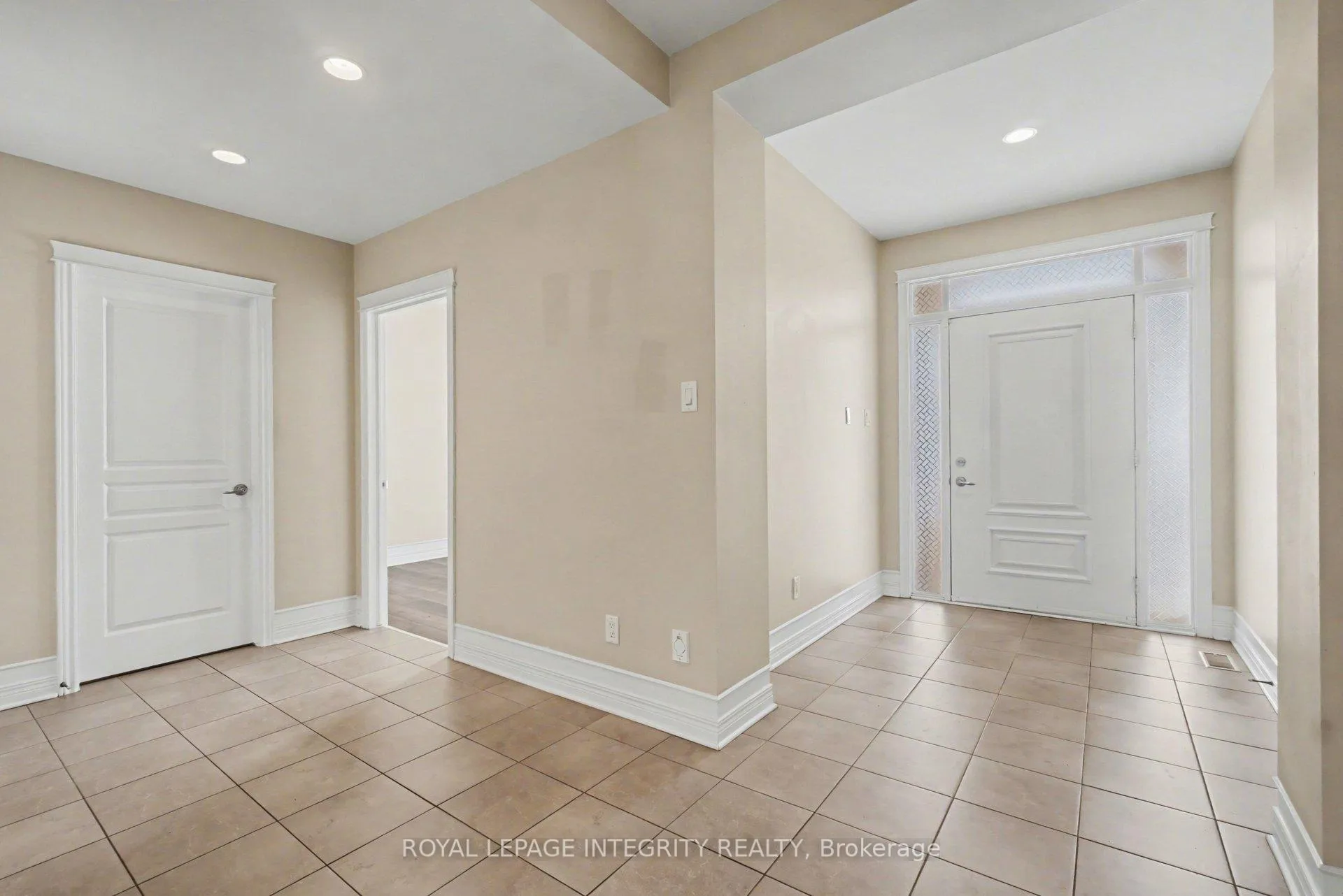 Photo 12 of 170 Solera Circle, Ottawa, Hunt Club Park/Greenboro — HOMEH