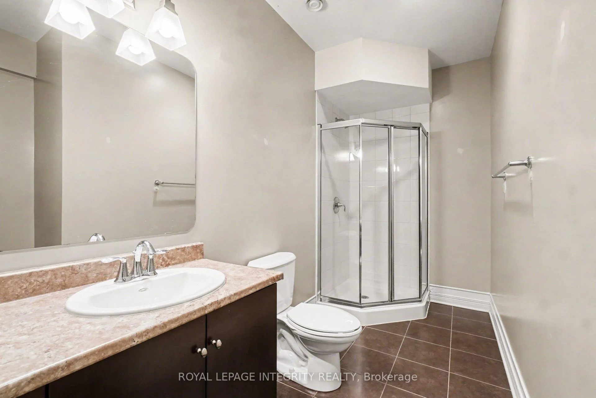 Photo 21 of 170 Solera Circle, Ottawa, Hunt Club Park/Greenboro — HOMEH