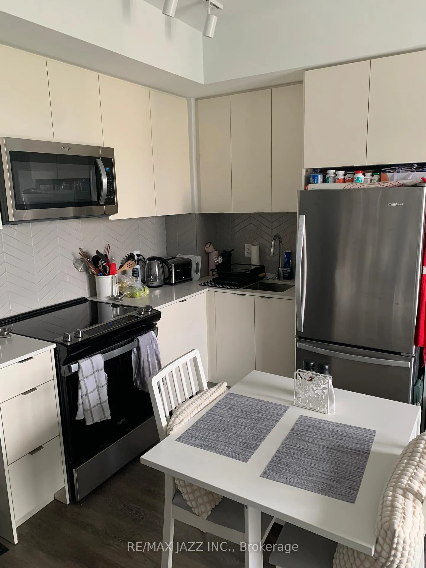 Photo 6 of Unit 1010A, 1606 Charles Street, Whitby, Port Whitby — HOMEH